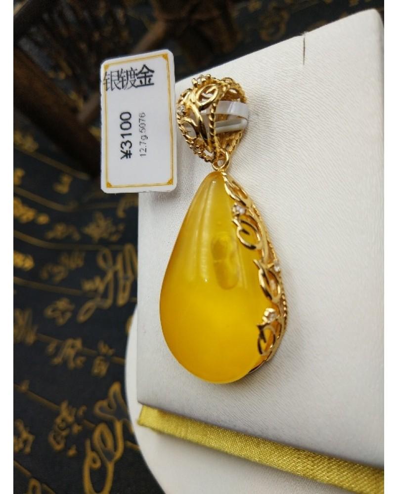 Baltic Amber Pendant and Chain Gold Plated In New Condition For Sale In Barnsley, GB