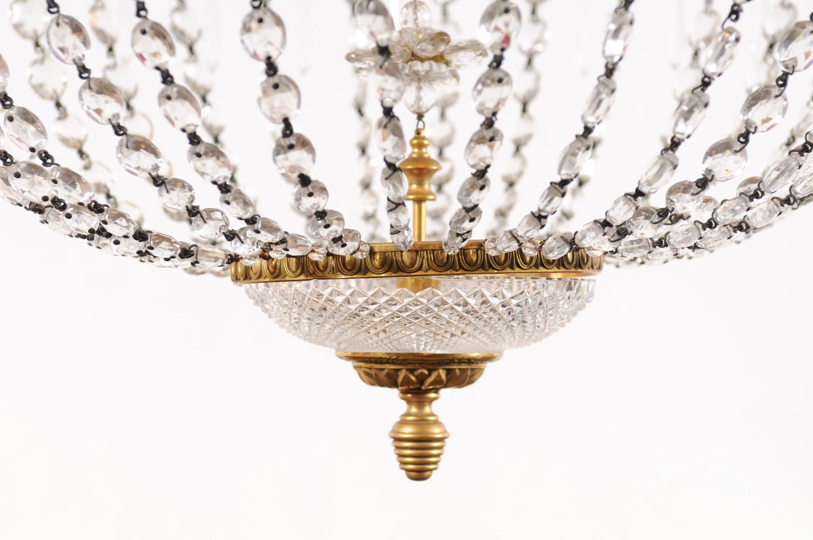 Lustre panier baltique à 8 lumières en laiton et cristal avec verre soufflé rouge au centre en vente 6