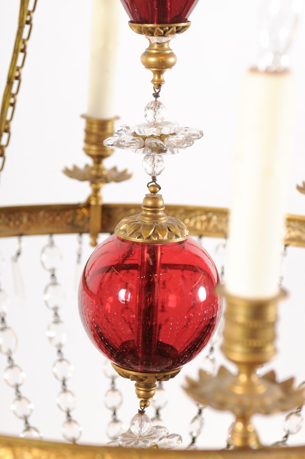 Lustre panier baltique à 8 lumières en laiton et cristal avec verre soufflé rouge au centre en vente 8