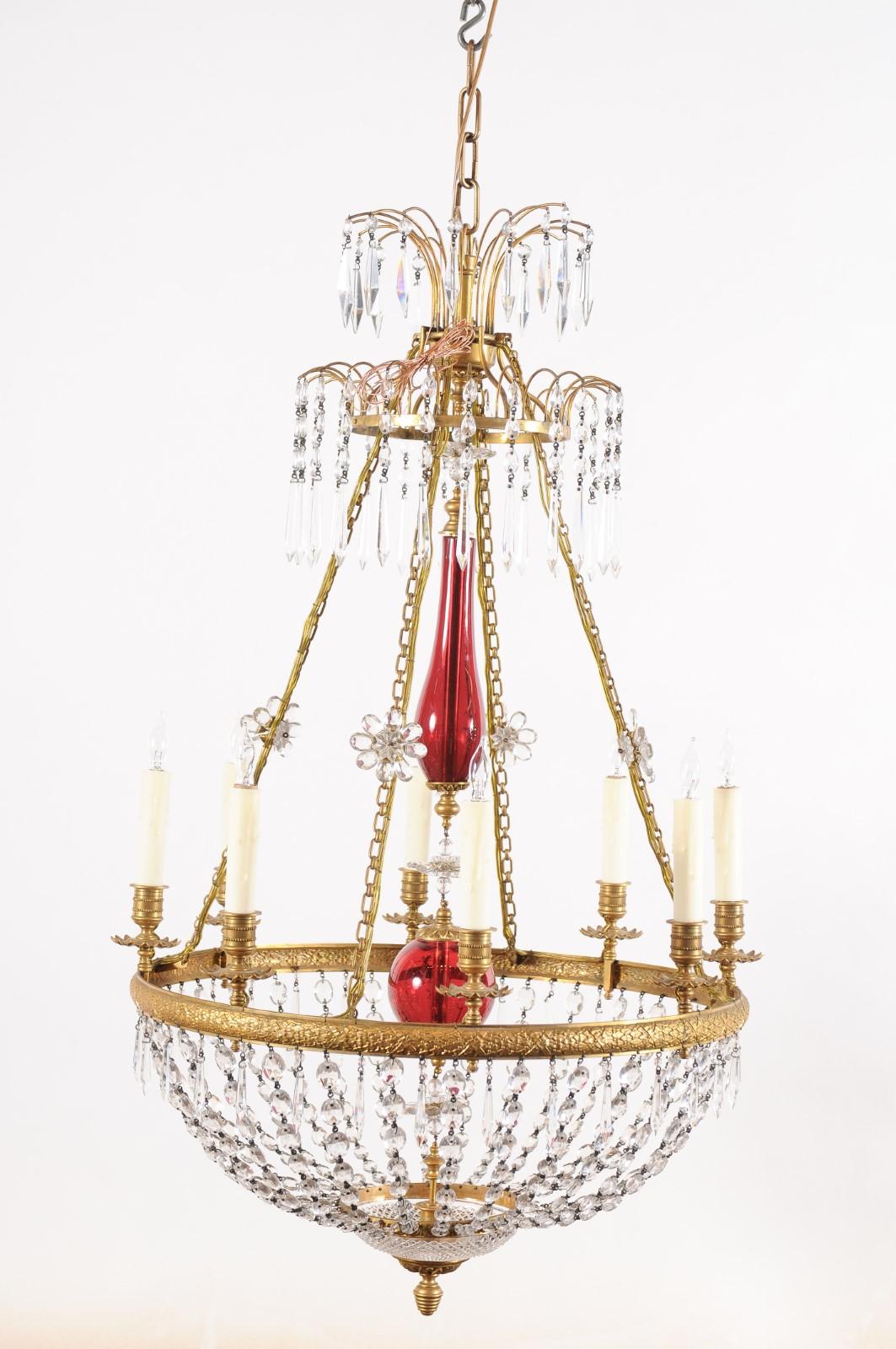 Lustre panier baltique à 8 lumières en laiton et cristal avec verre soufflé rouge au centre en vente 4