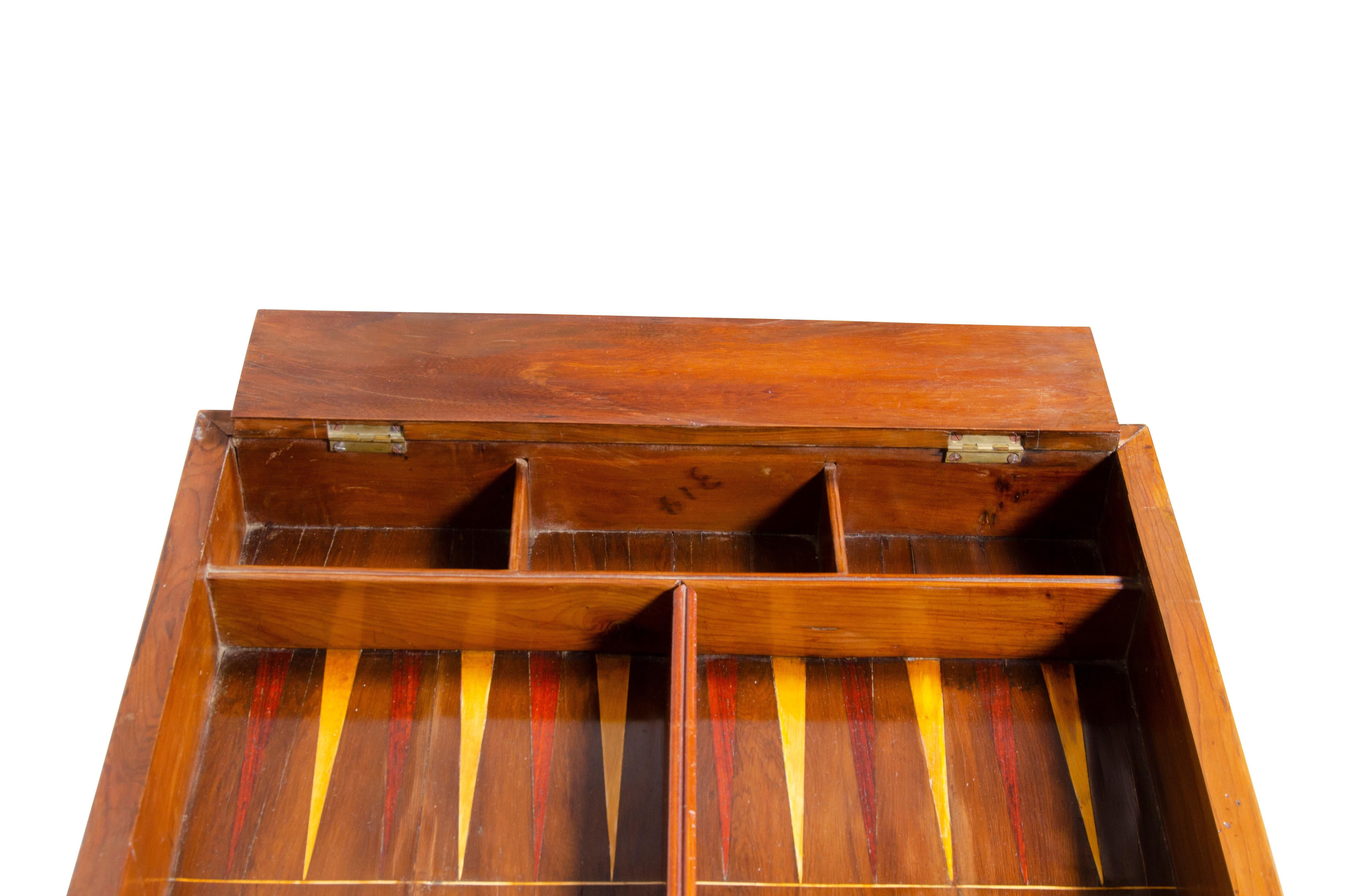Mesa de Juegos de Madera de Tejo Neoclásico Báltico en venta 13