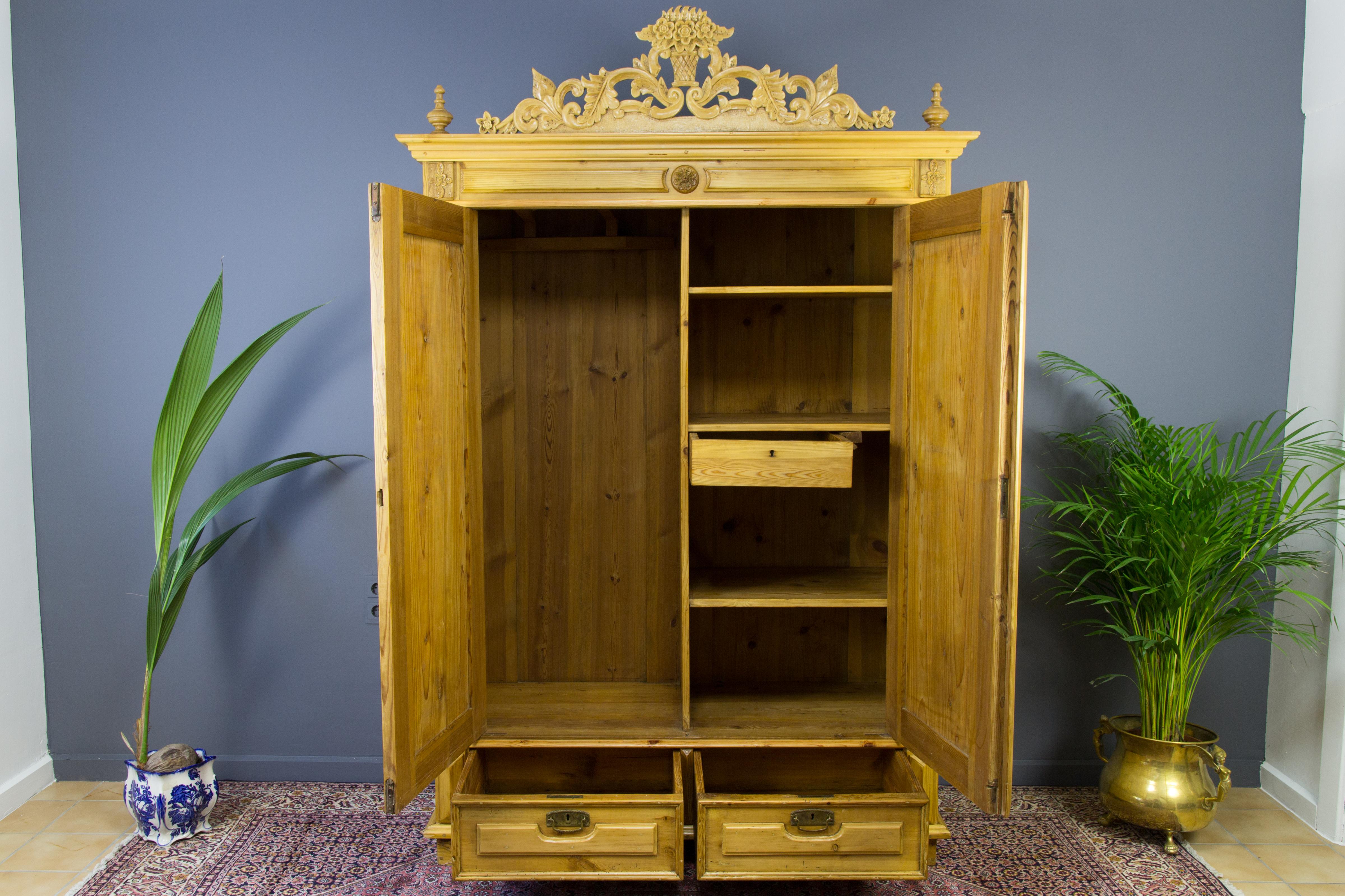 Baltic Pine Two-Door Armoire with Carved Flower Crown, 1920s For Sale 10