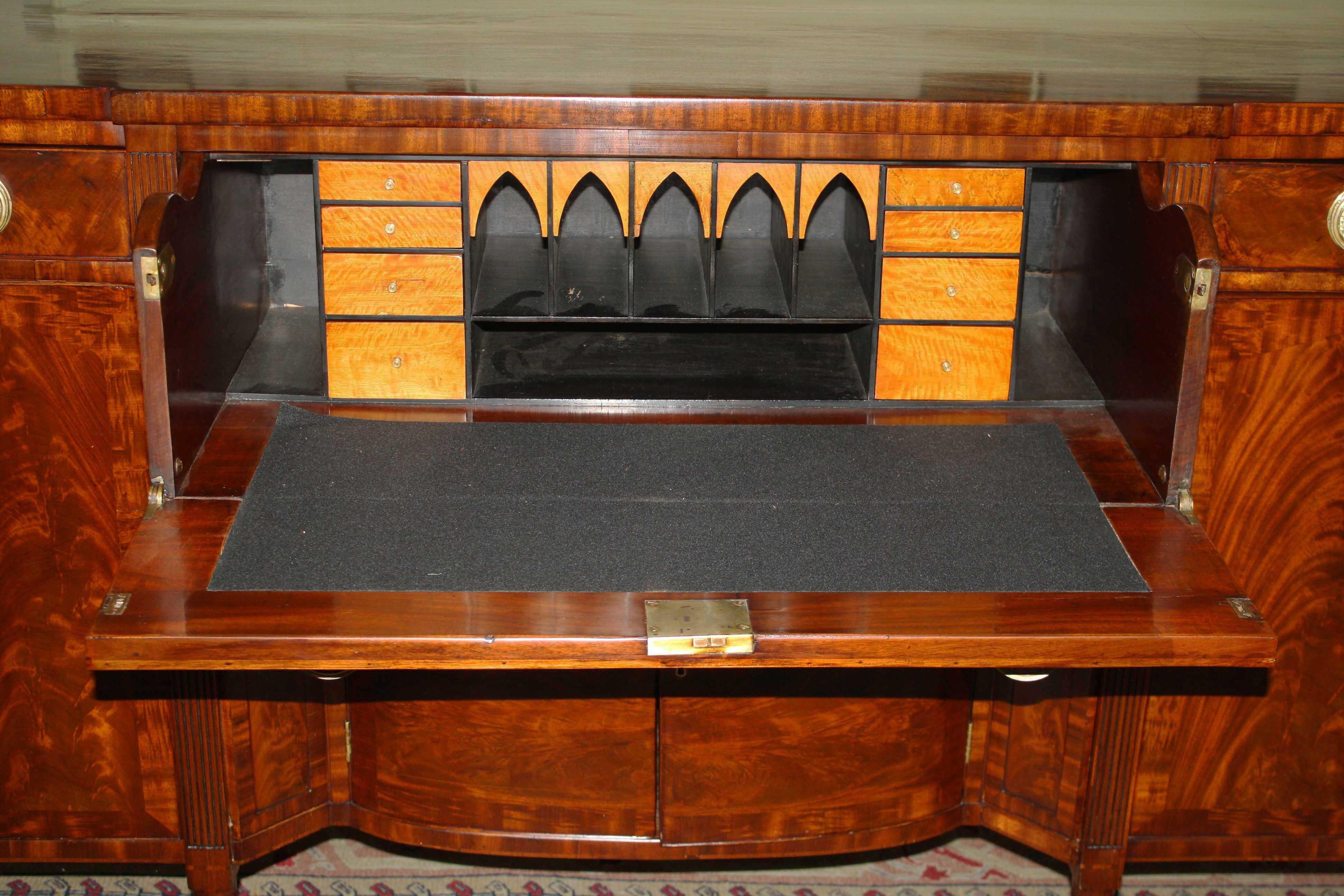 Baltimore Federal Sideboard with 'Butler's Secretary' In Good Condition For Sale In Woodbury, CT