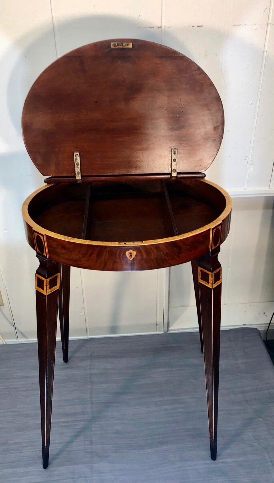 Baltimore Inlay Oval Work Table, Early 19th Century In Good Condition In Charleston, SC