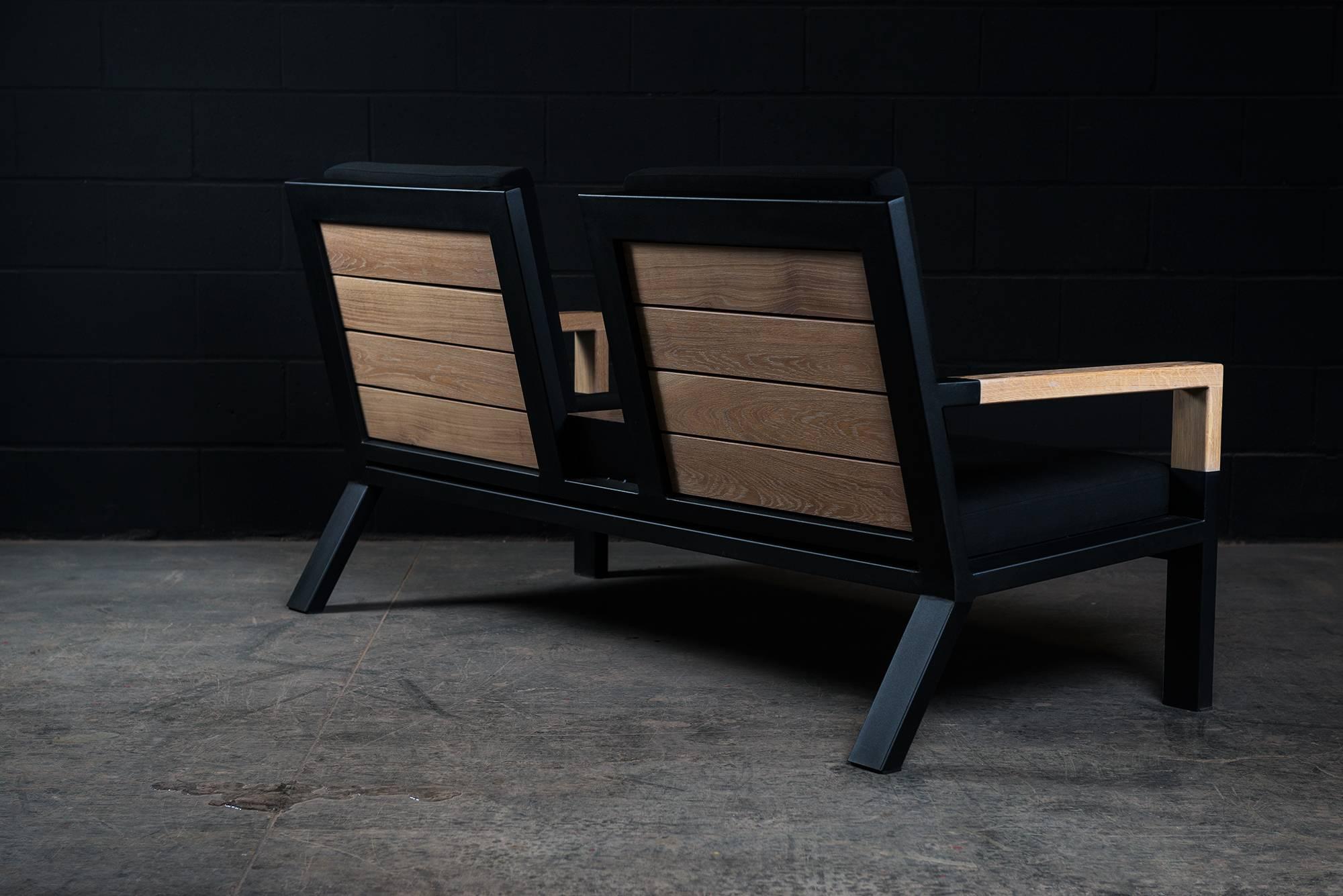 Baltimore Modernes Sofa von Ambrozia aus Nussbaum, schwarzem Stahl und beigefarbener Polsterung im Angebot 1