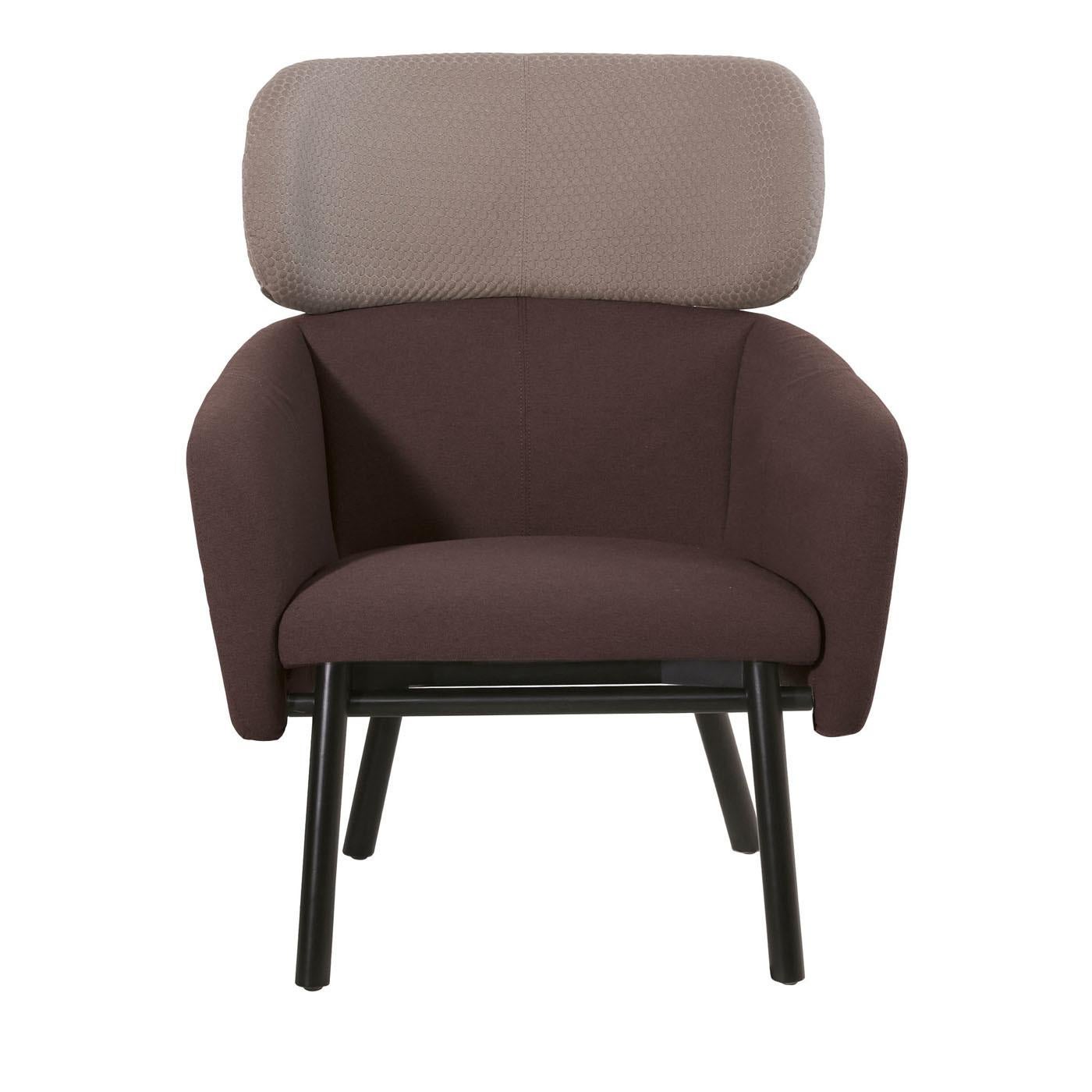 This exquisite armchair is a stunning piece of functional decor that will infuse any living or dining room with great sophistication and refined craftsmanship. Exuding comfort, it features a generous and embracing seat, arms and backrest with an