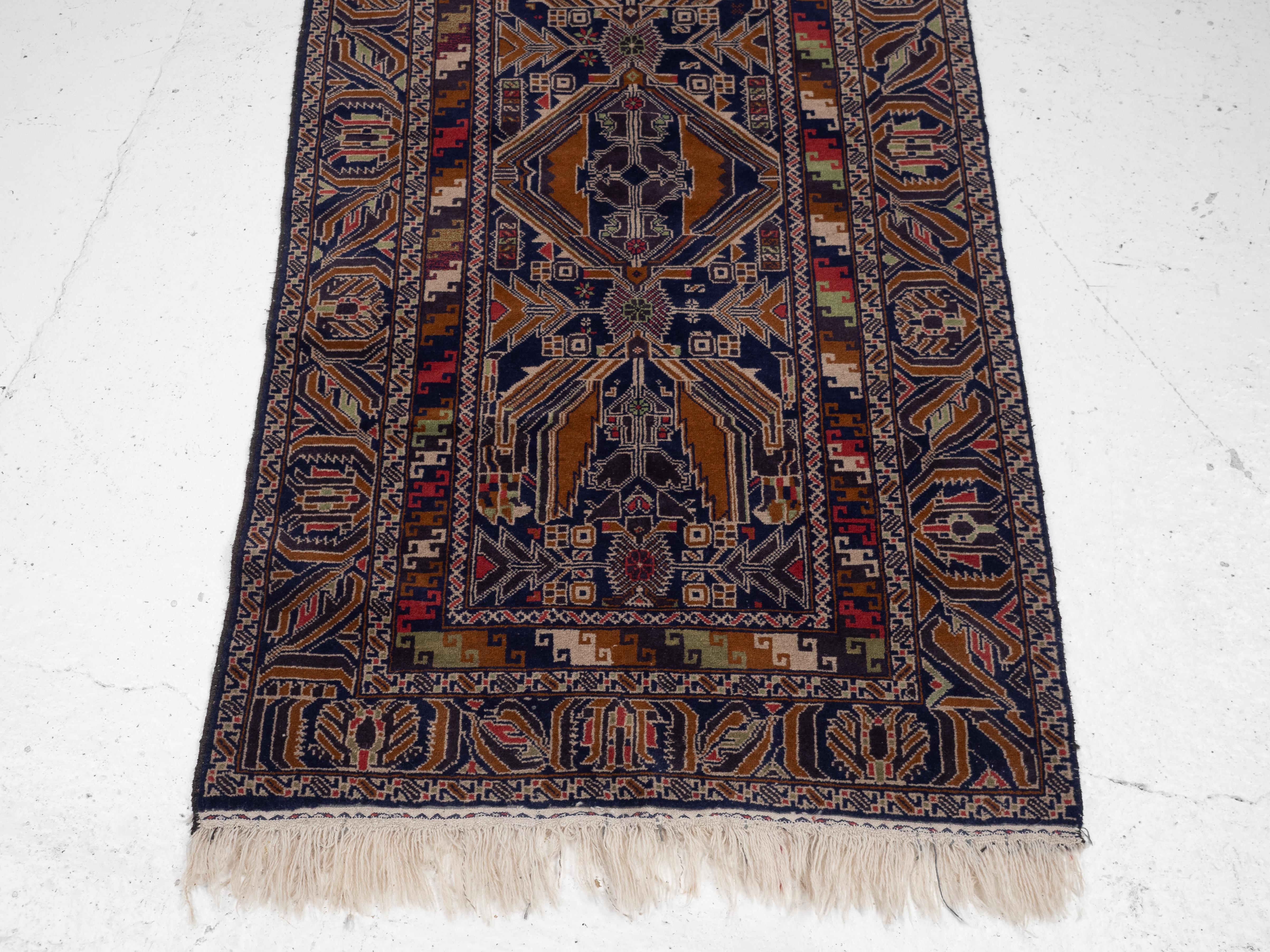20ième siècle Baluch Afghan Persian Handwoven Rug 229 x 110 cm (Oriental Carpet) en vente