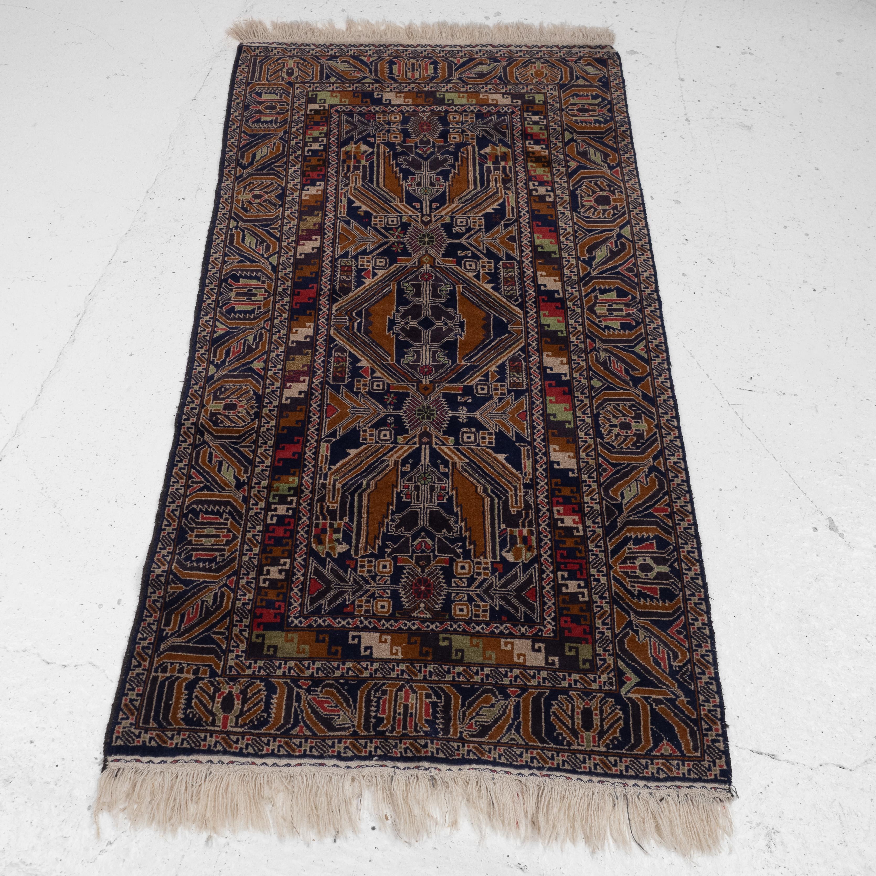 Laine Baluch Afghan Persian Handwoven Rug 229 x 110 cm (Oriental Carpet) en vente