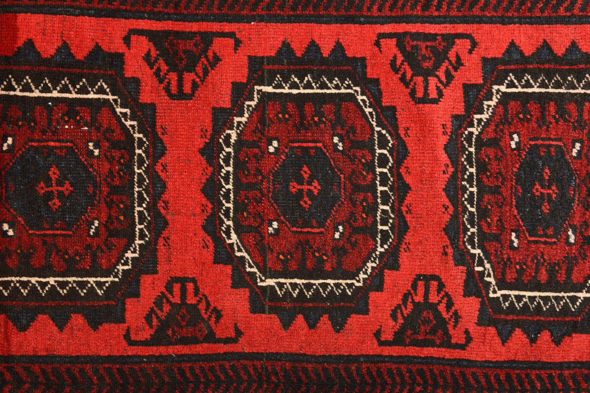 Baluci Carpet with Bokara Design In Excellent Condition For Sale In Alessandria, Piemonte