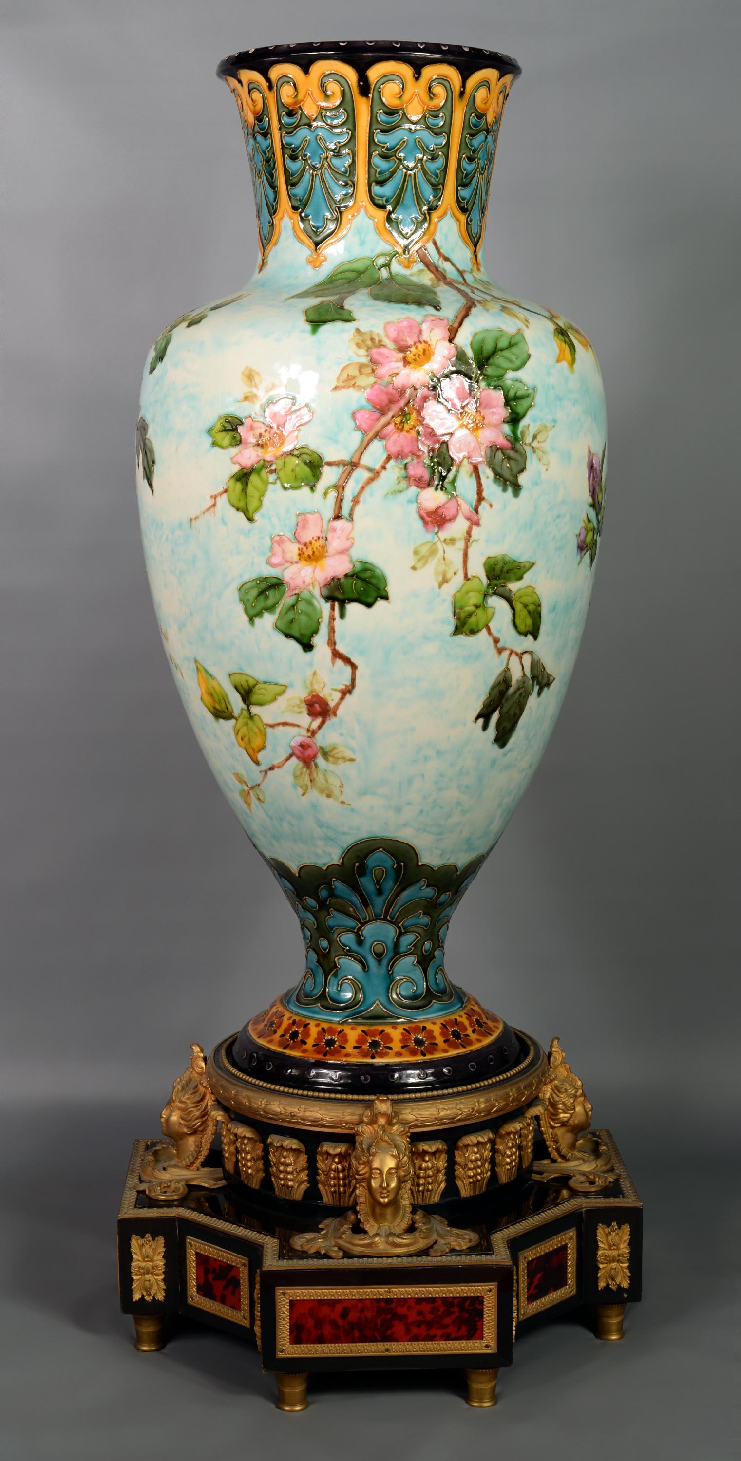 French Baluster Napoleon III Vase in Porcelain on a Base with Scales and Wood Veneer For Sale