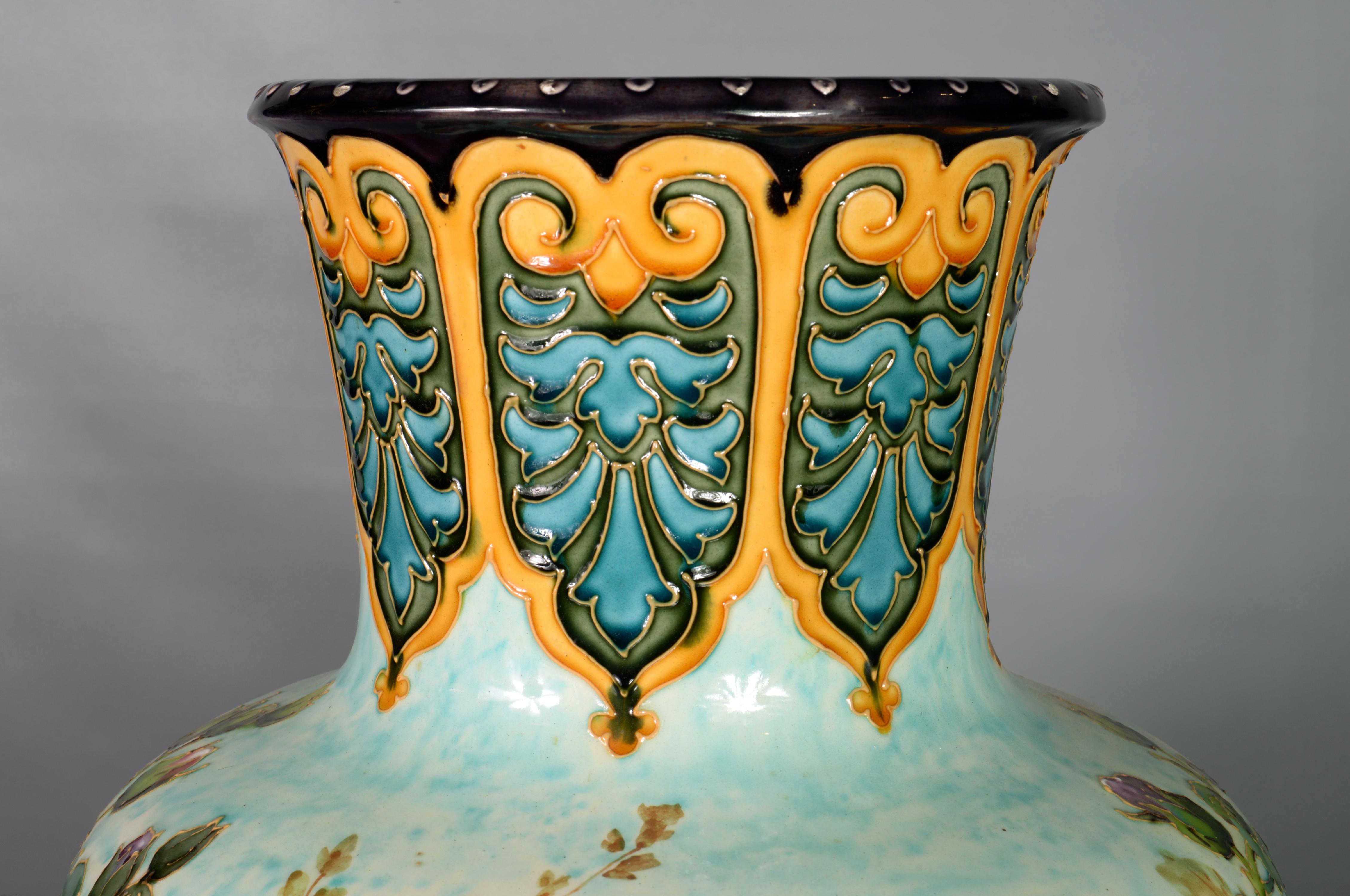 19th Century Baluster Napoleon III Vase in Porcelain on a Base with Scales and Wood Veneer For Sale