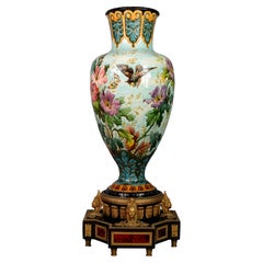 Vase Baluster Napoléon III en porcelaine sur socle avec écailles et placage de bois