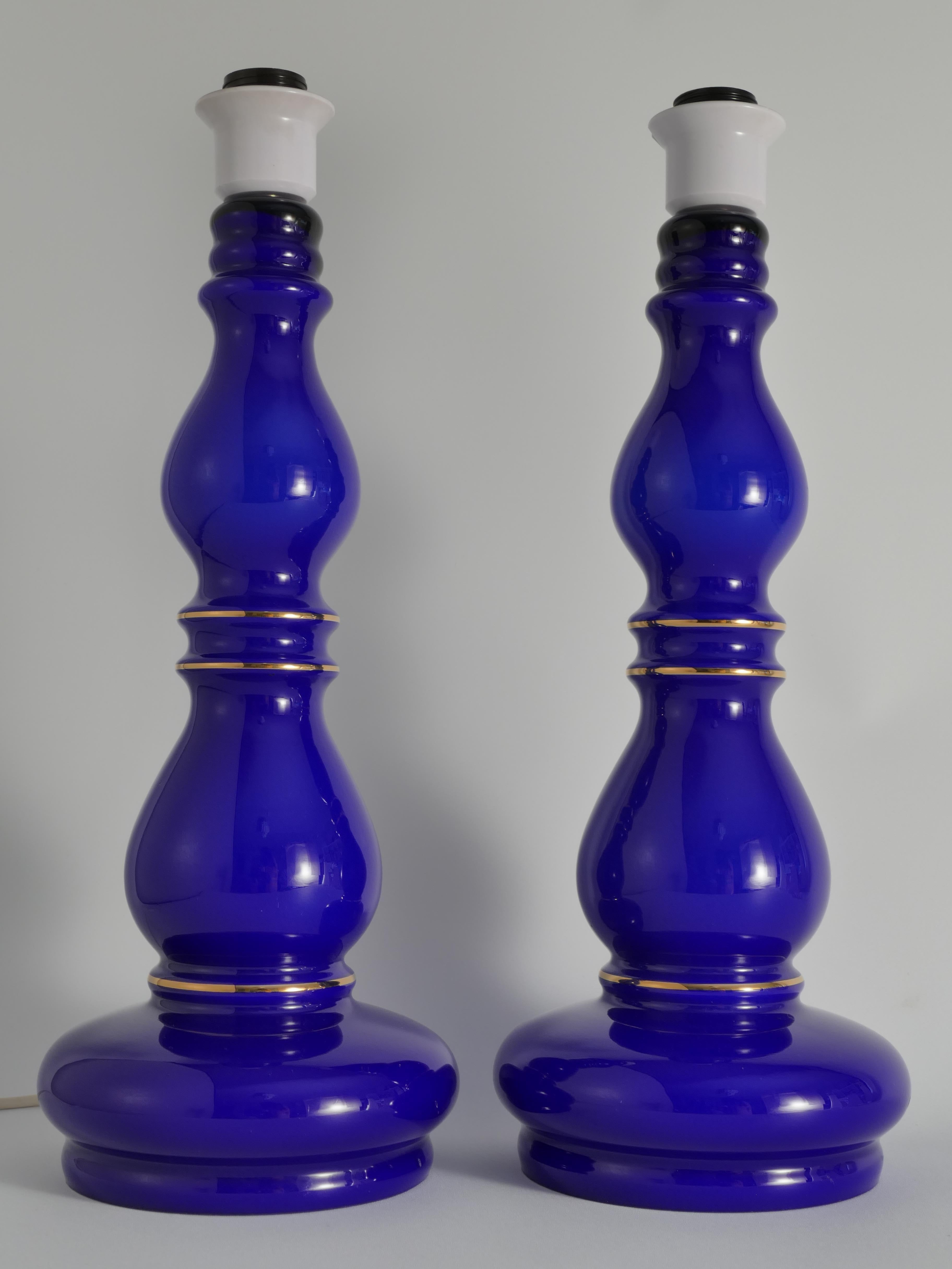 Balusterförmige Tischlampen aus kobaltblauem Glas, Glashütte Rosdala 1960, 2er-Set (Moderne der Mitte des Jahrhunderts) im Angebot