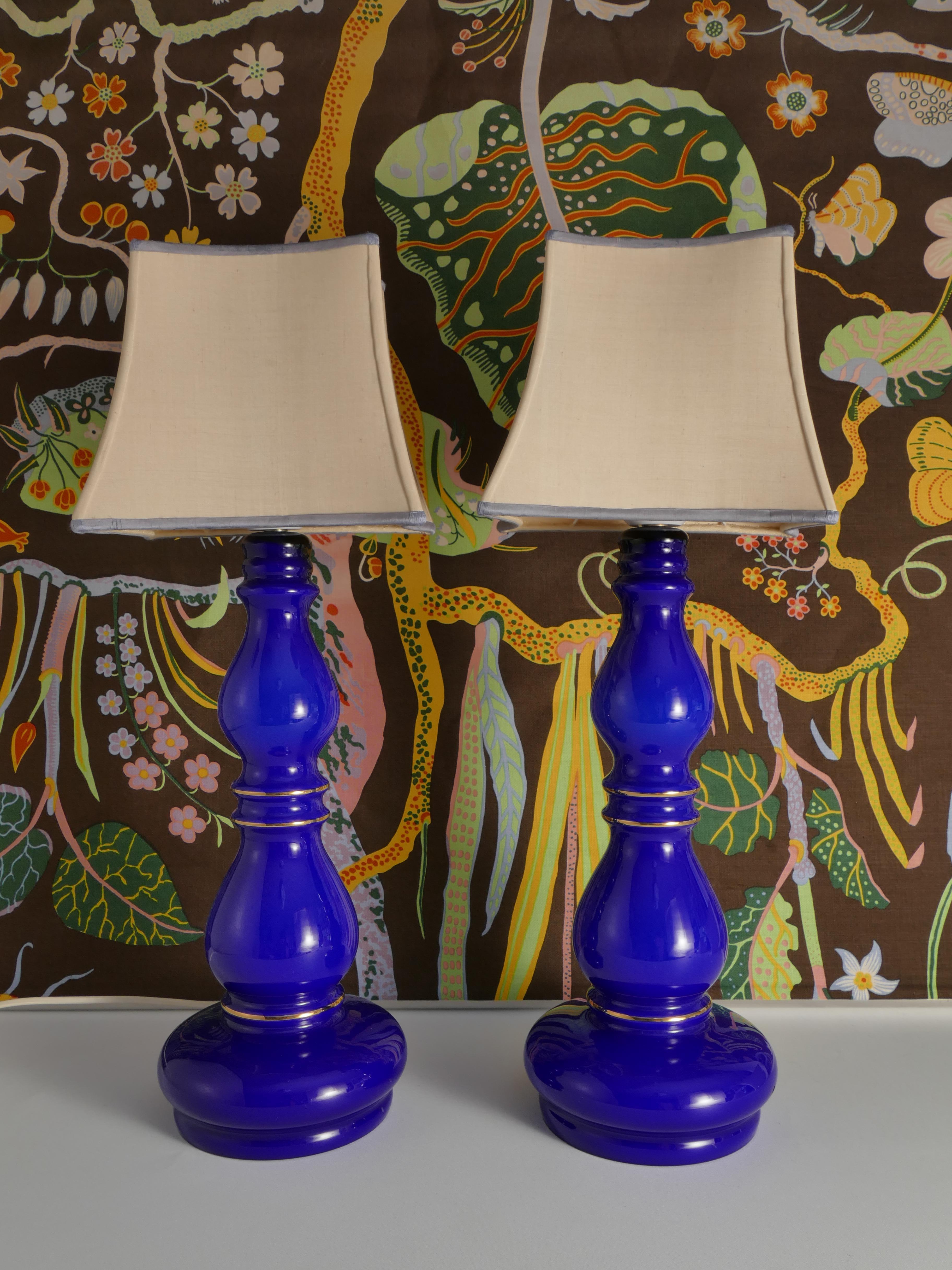 Balusterförmige Tischlampen aus kobaltblauem Glas, Glashütte Rosdala 1960, 2er-Set (Handgefertigt) im Angebot
