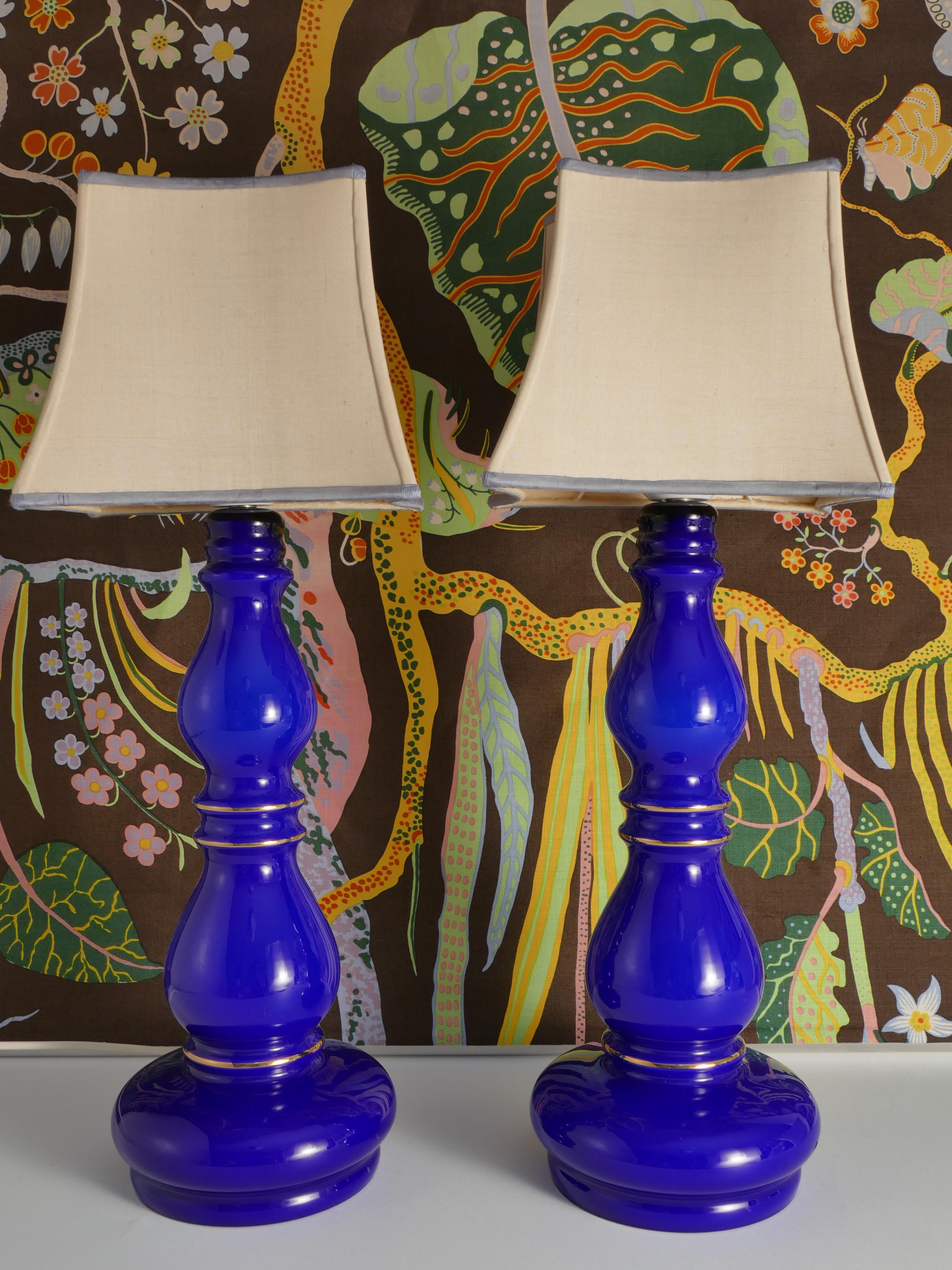 Balusterförmige Tischlampen aus kobaltblauem Glas, Glashütte Rosdala 1960, 2er-Set im Zustand „Gut“ im Angebot in Grythyttan, SE