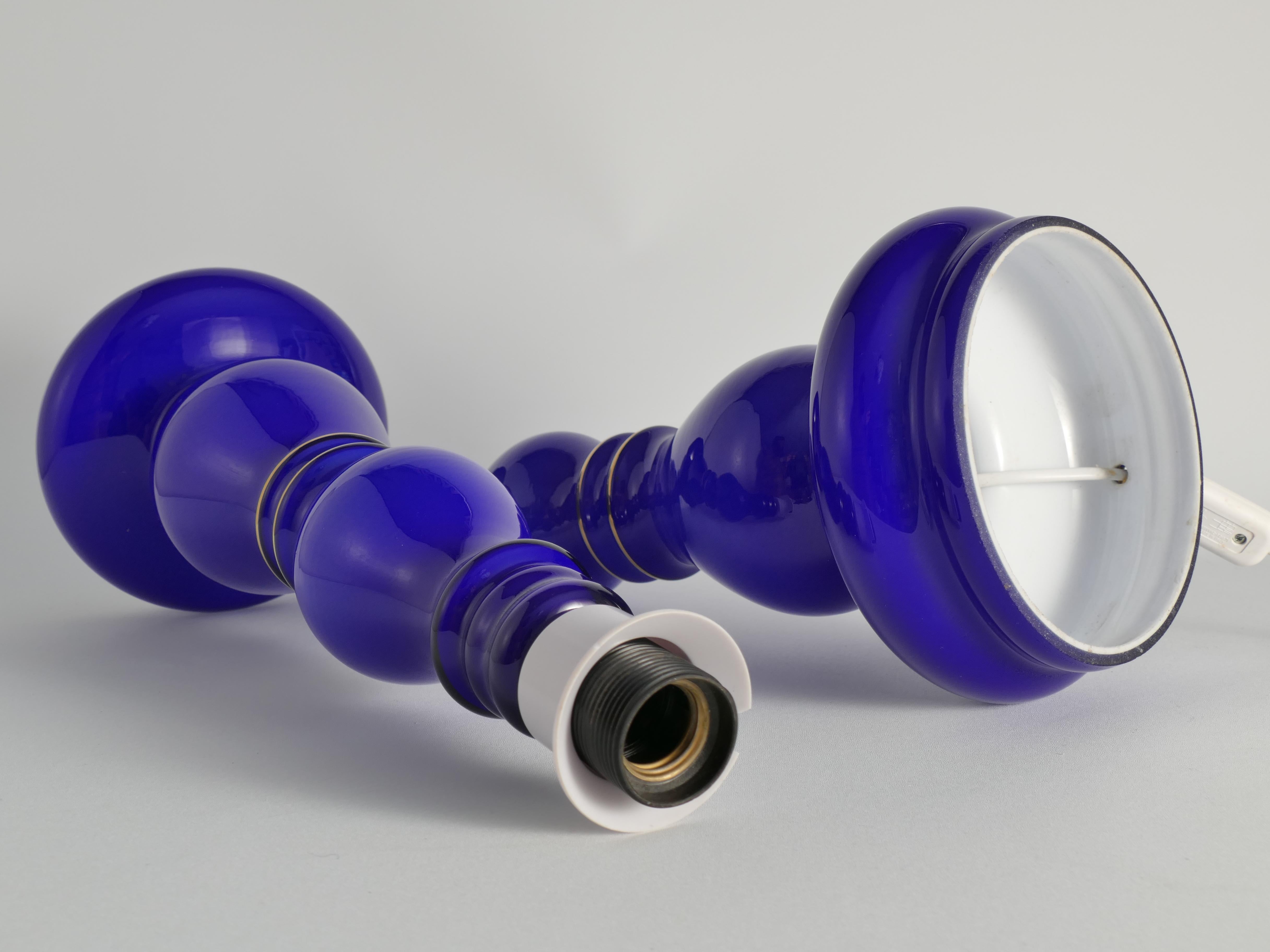 Balusterförmige Tischlampen aus kobaltblauem Glas, Glashütte Rosdala 1960, 2er-Set im Angebot 1