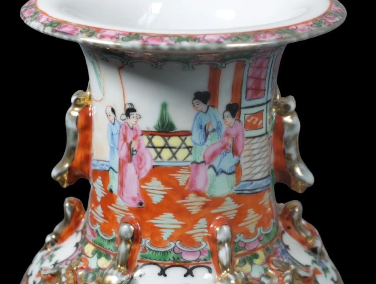 Large baluster vase, with flared neck, in Canton porcelain with enameled and gilded decoration in reserve of palace scenes in medallions and bouquets of flowers, plants, birds.

This very important vase decorated, in enamels, with the famille rose,