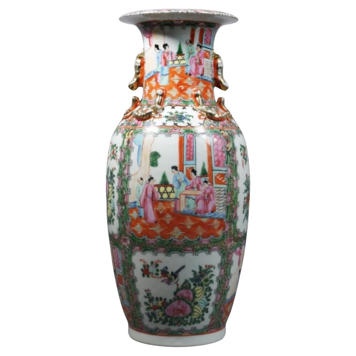 Baluster vase Canton porcelain - famille rose - Qing - Early 20th China