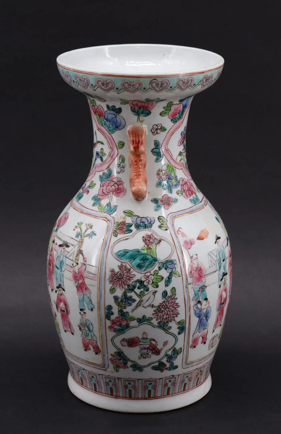 Balustervase aus emailliertem Porzellan der Famille Rose - China - Kanton - Ende des 19. (Chinesisch) im Angebot