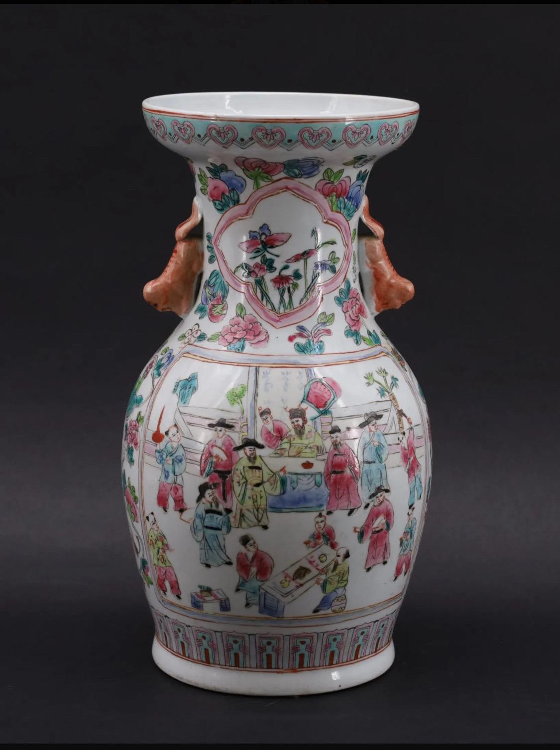 Balustervase aus emailliertem Porzellan der Famille Rose - China - Kanton - Ende des 19. im Zustand „Gut“ im Angebot in Beuzevillette, FR