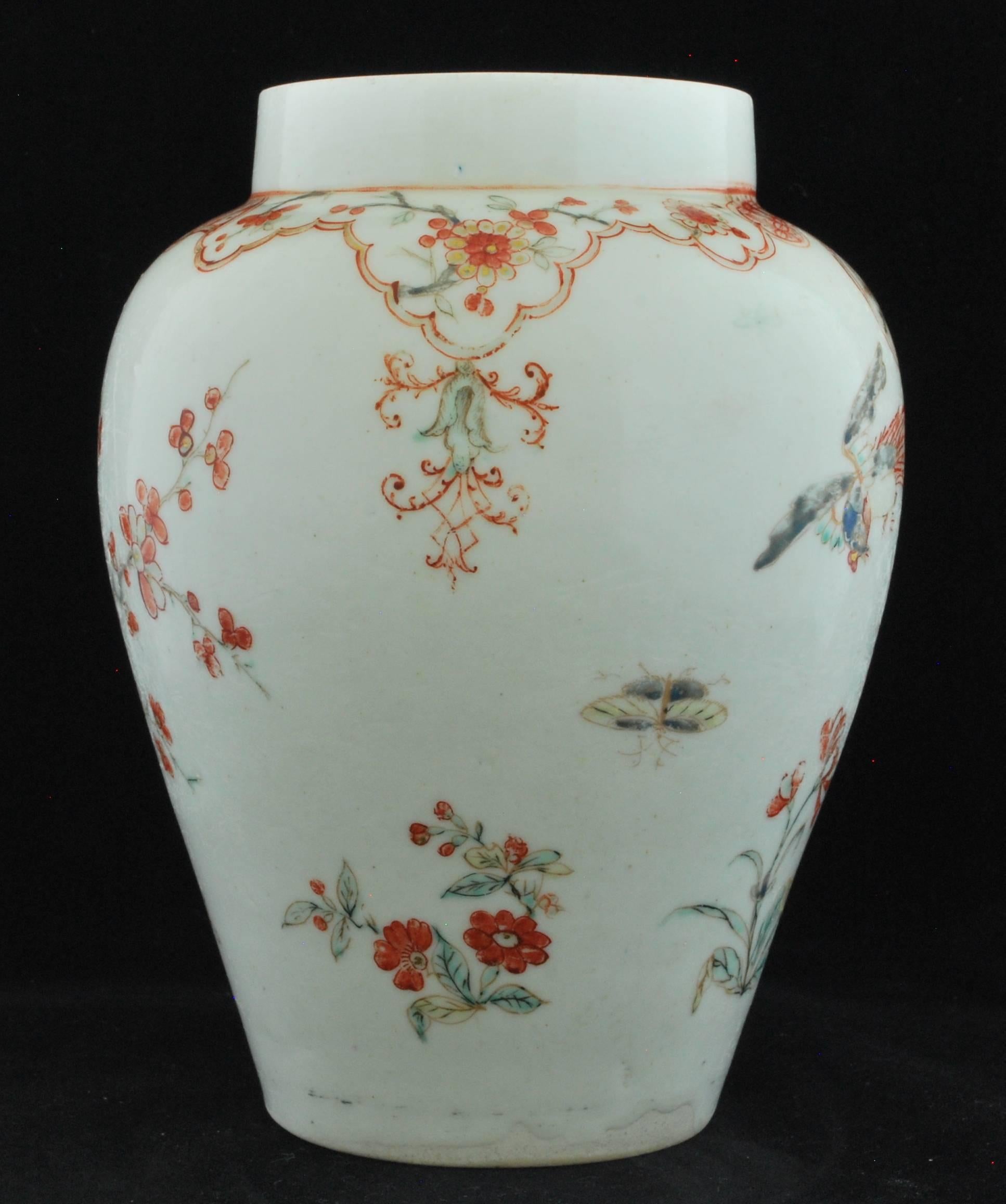 Anglais Vase balustre, décoration kakiemon, usine de porcelaine à nœud, vers 1748 en vente