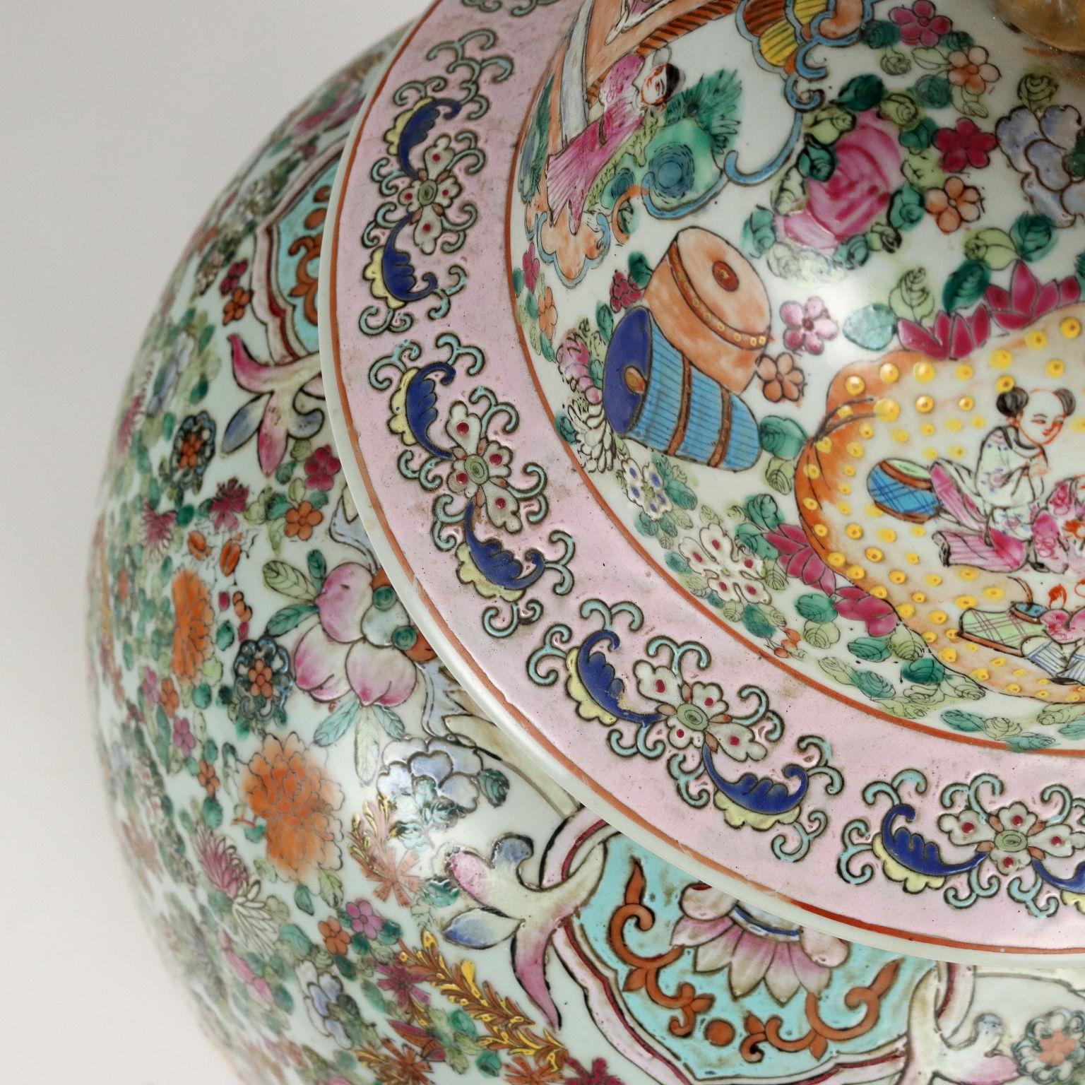 Chinese Baluster Vase Porcelain China xx Century For Sale