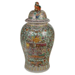 Vase balustre en porcelaine de Chine XXe siècle