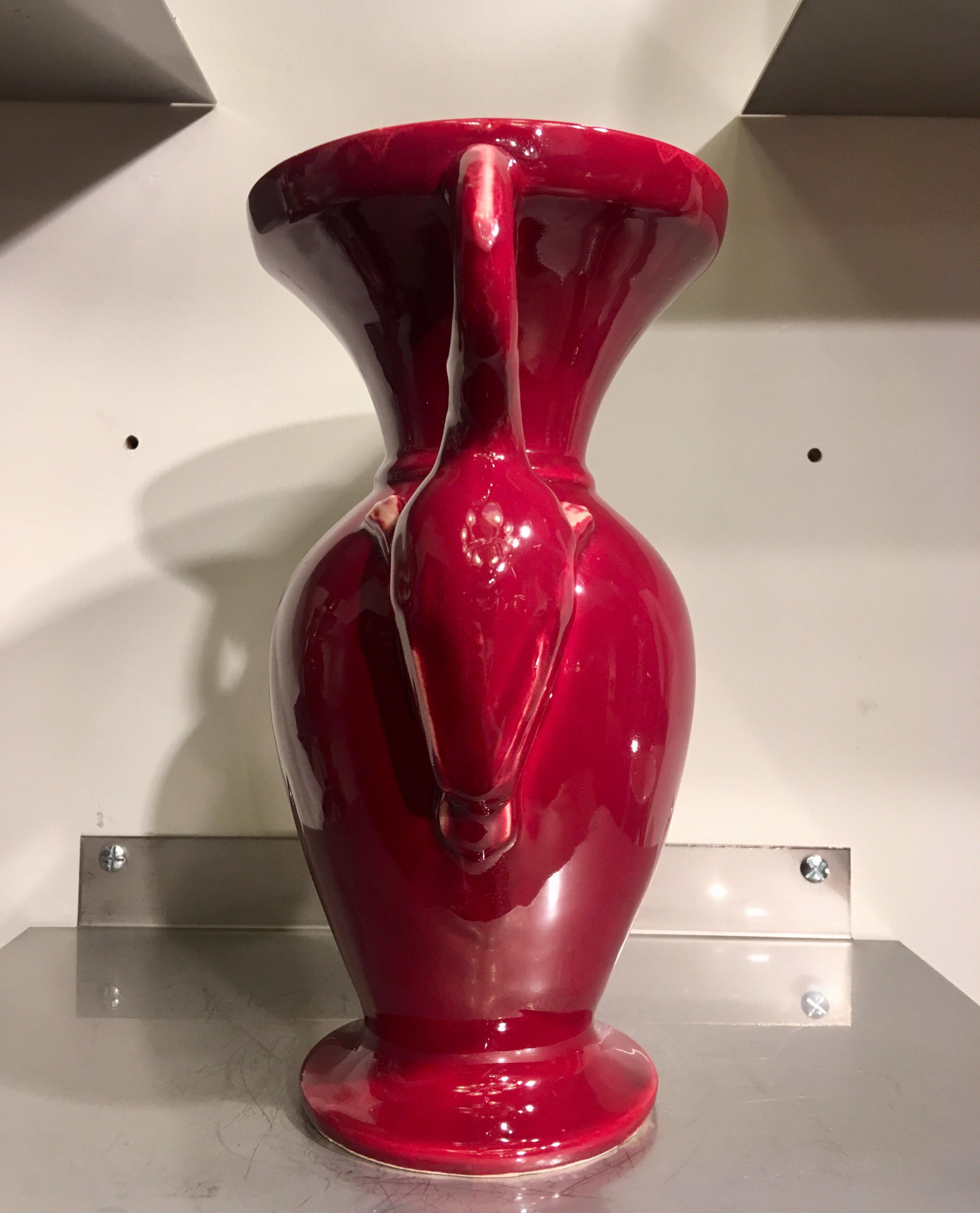 Ray Camart, Antibes, France, circa 1950.
Very decorative baluster vase in red ceramic with flamingos or egrets (birds) (waders).
Glazed earthenware.
A few tiny chips on the collar.
Signed and numbered under the base 