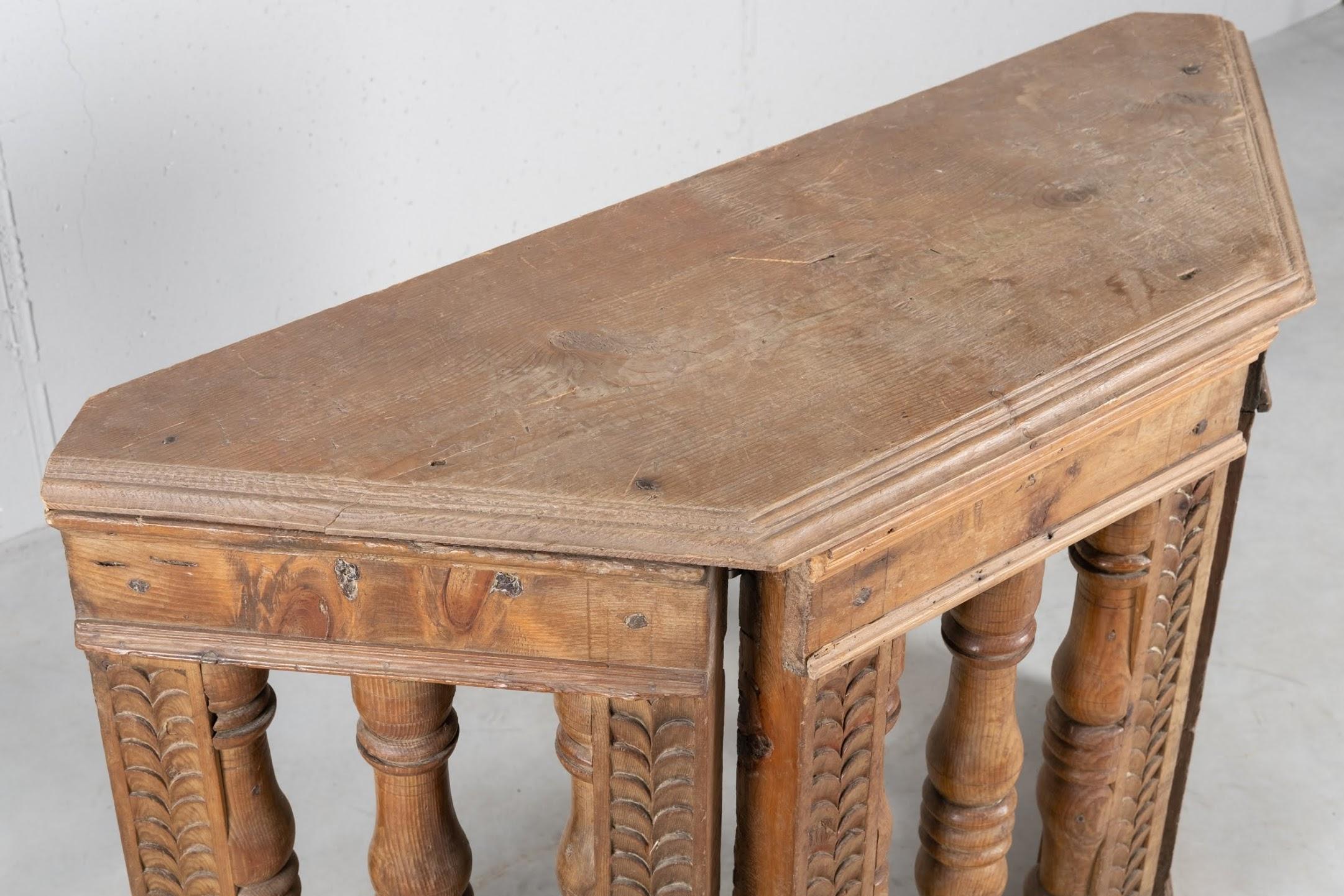 Balustrade Console, Italy, circa 1700 In Excellent Condition For Sale In New York, NY