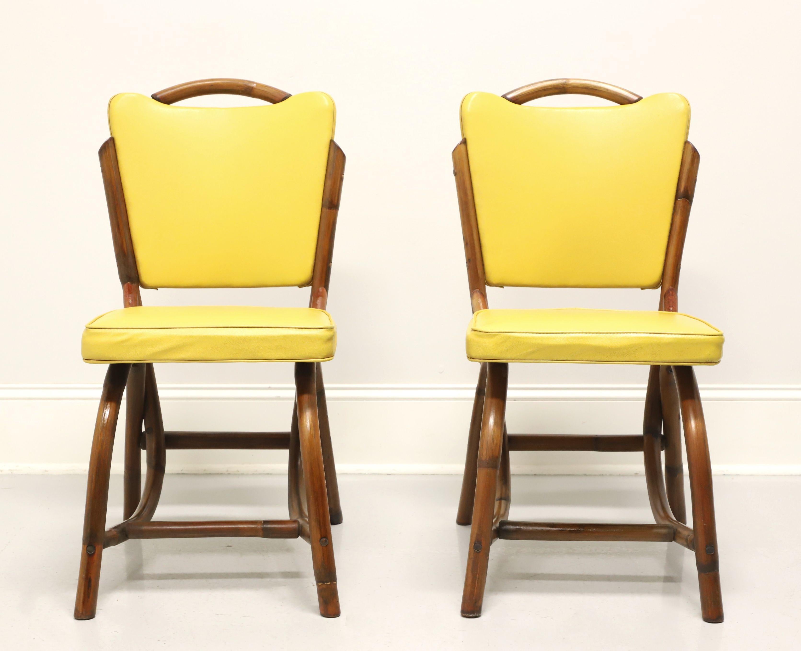 Autre BAM-TAN Chaises latérales de salle à manger en rotin des années 1960 - Paire A en vente