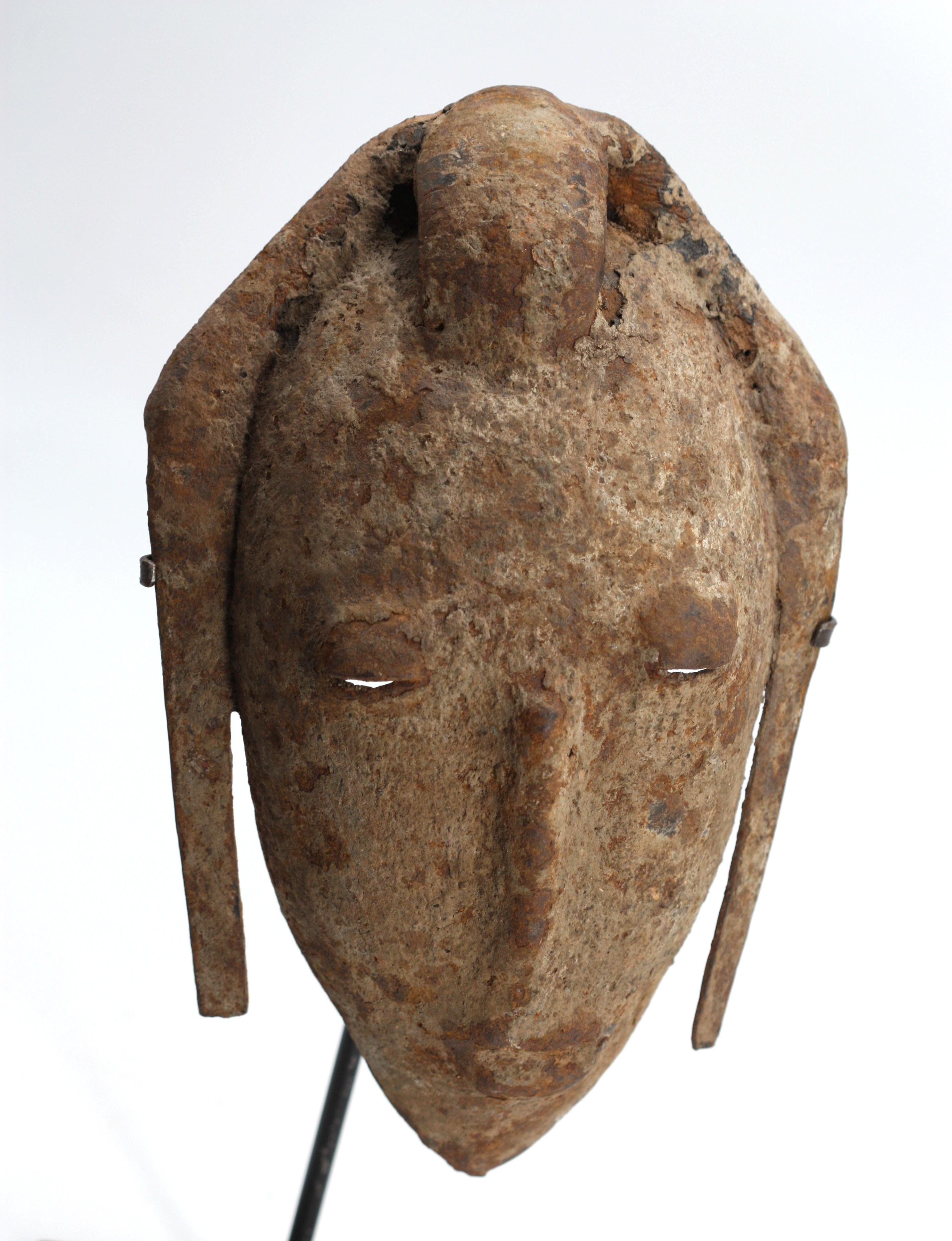 XX secolo Maschera di danza femminile cerimoniale Bamana in ferro, Mali in vendita