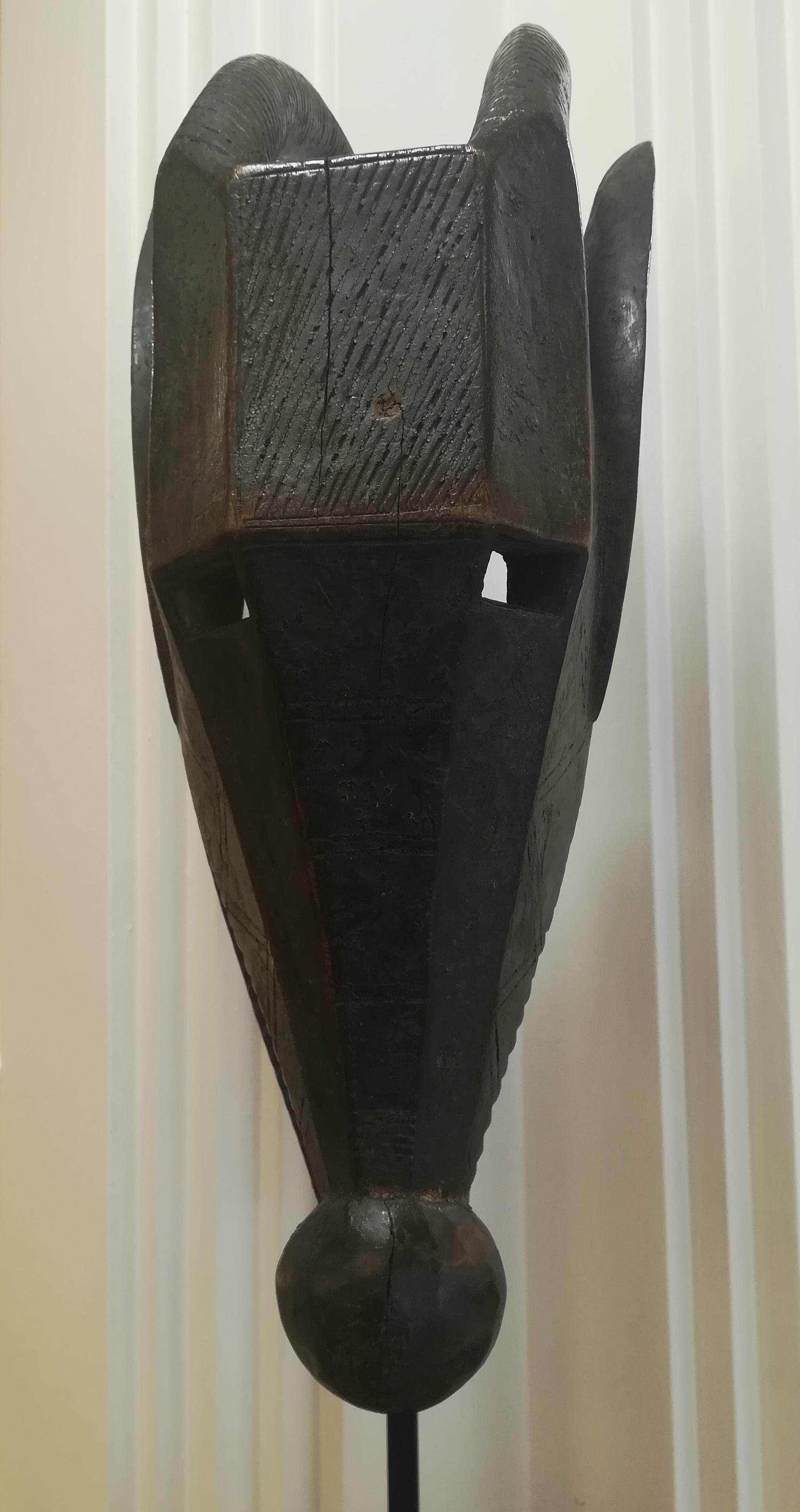 Bambara buffalo head bambara mask, Mali, end of the 19th century
Measures: H with pedestal 63 cm.
    