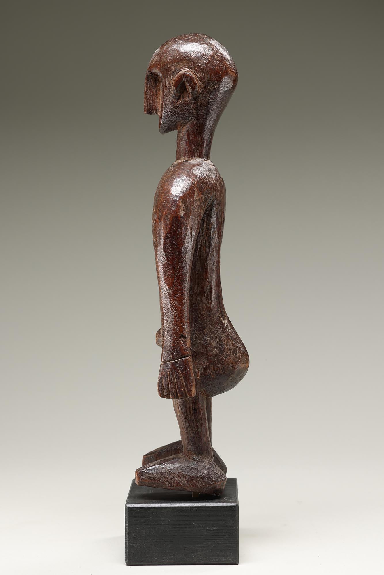 Figure masculine debout aux épaules puissantes de Bambara Mali Afrique en vente 2
