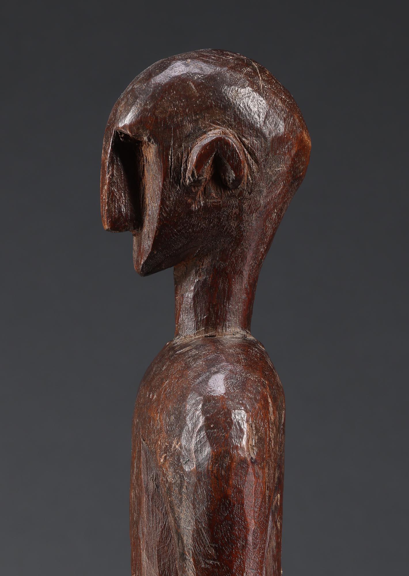 Figure masculine debout aux épaules puissantes de Bambara Mali Afrique en vente 4