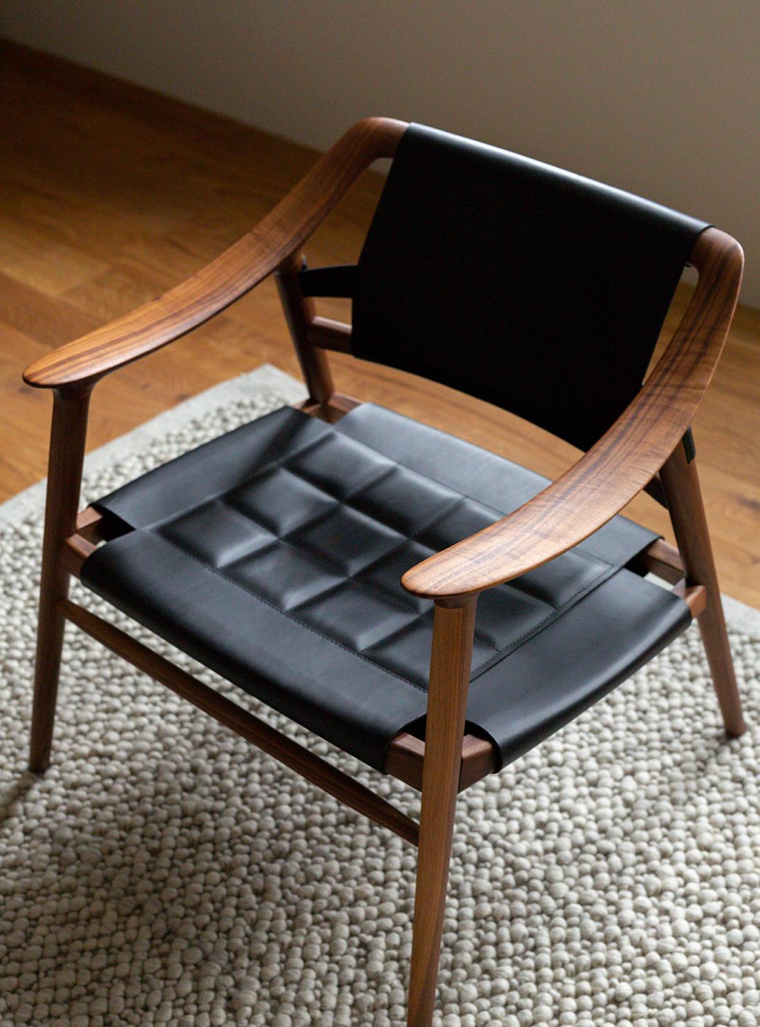 Norvégien Chaise longue Bambi 56/2 par Fjord Fiesta en noyer massif et cuir brodé en vente