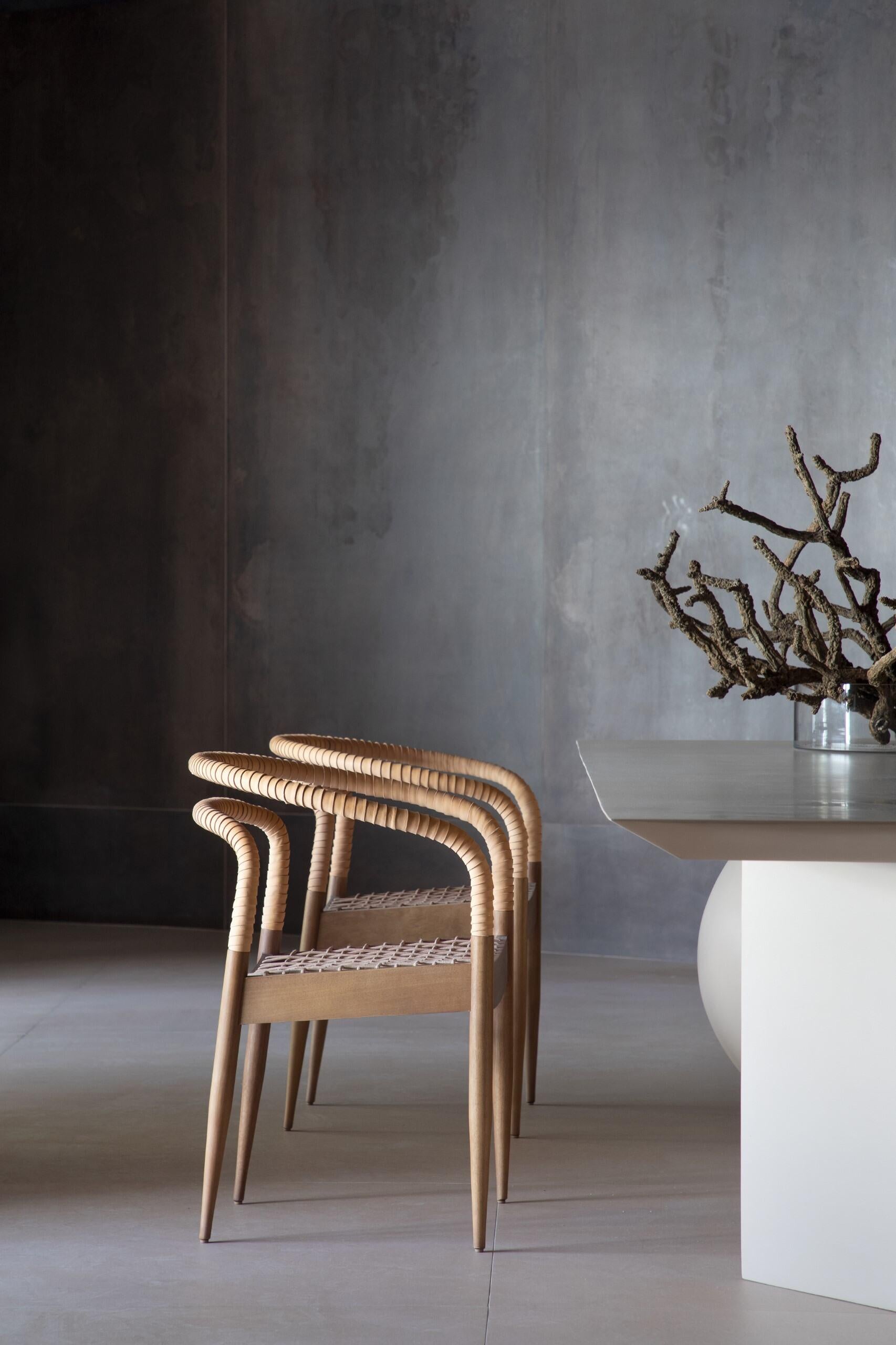 Brasiliano Sedia Bambolê di Ilse Lang - Tributo in pelle e acciaio all'eredità di Hans Wegner in vendita