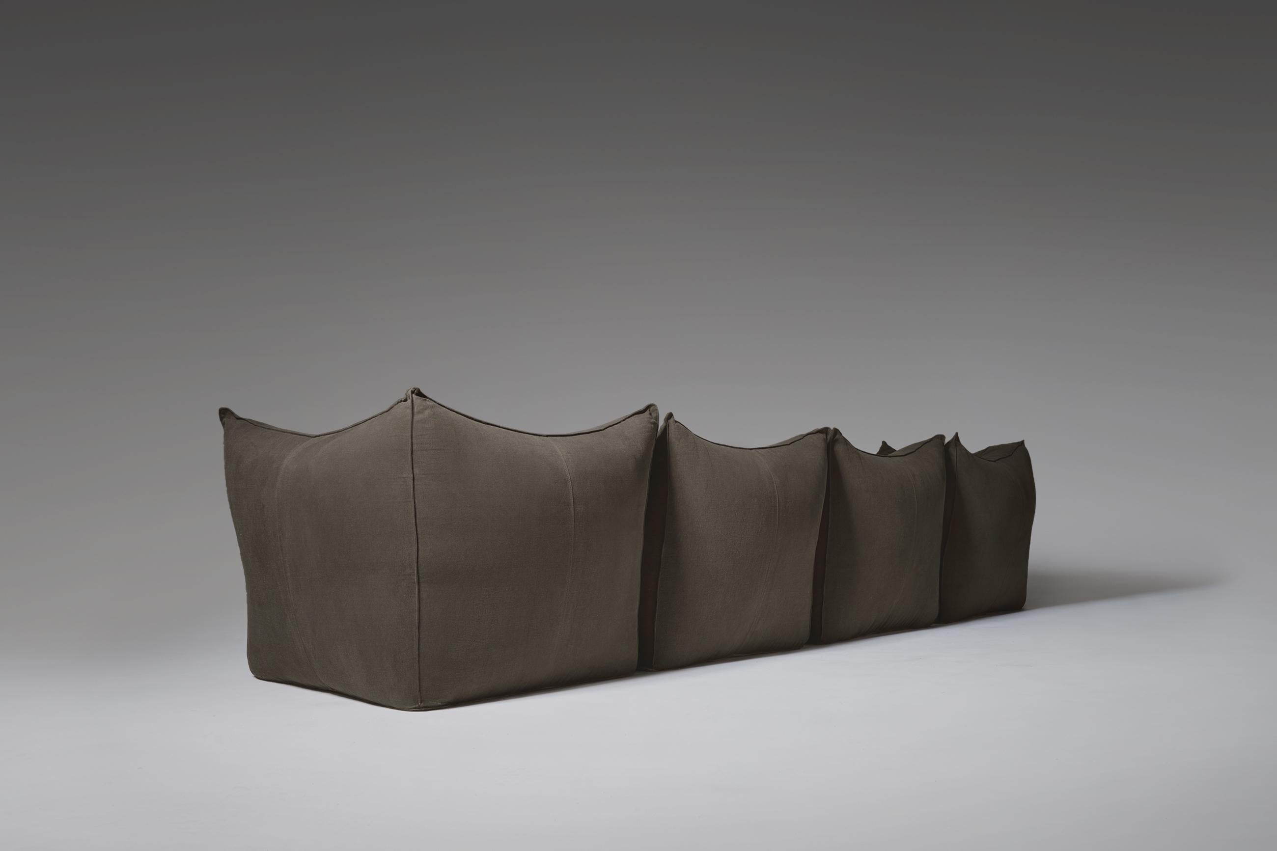 Stunning ‘Le Bambole’ sectional sofa by Mario Bellini for B&B, Italy, 1972. Early edition, which varies from the newer production; the original shape is more bulky and the armrests are curved (new are flat). Designed as if it were cushions,