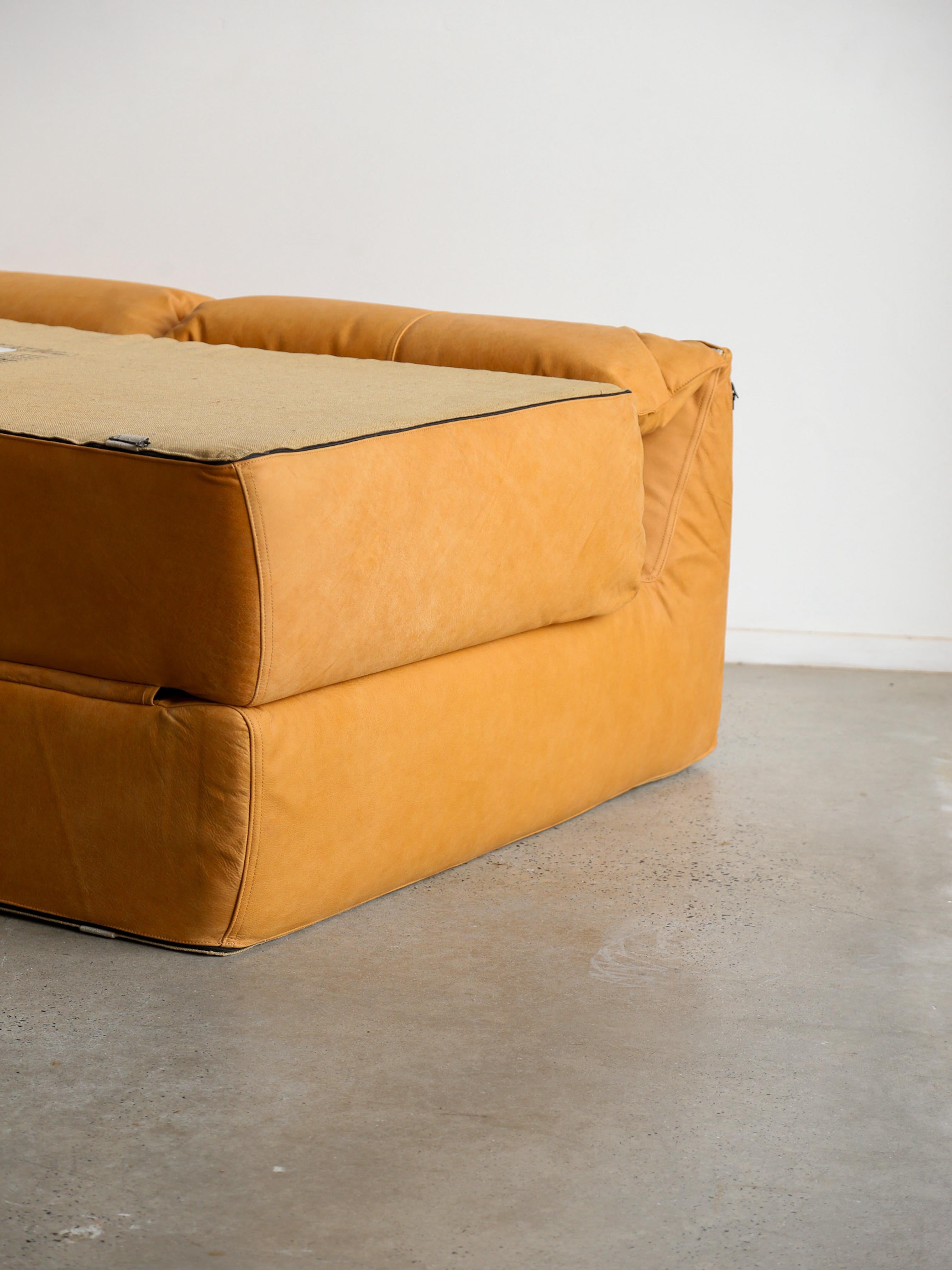 Bamboletto by Mario Bellini for B&B Italia in Cognac Leather 1970s For Sale 8