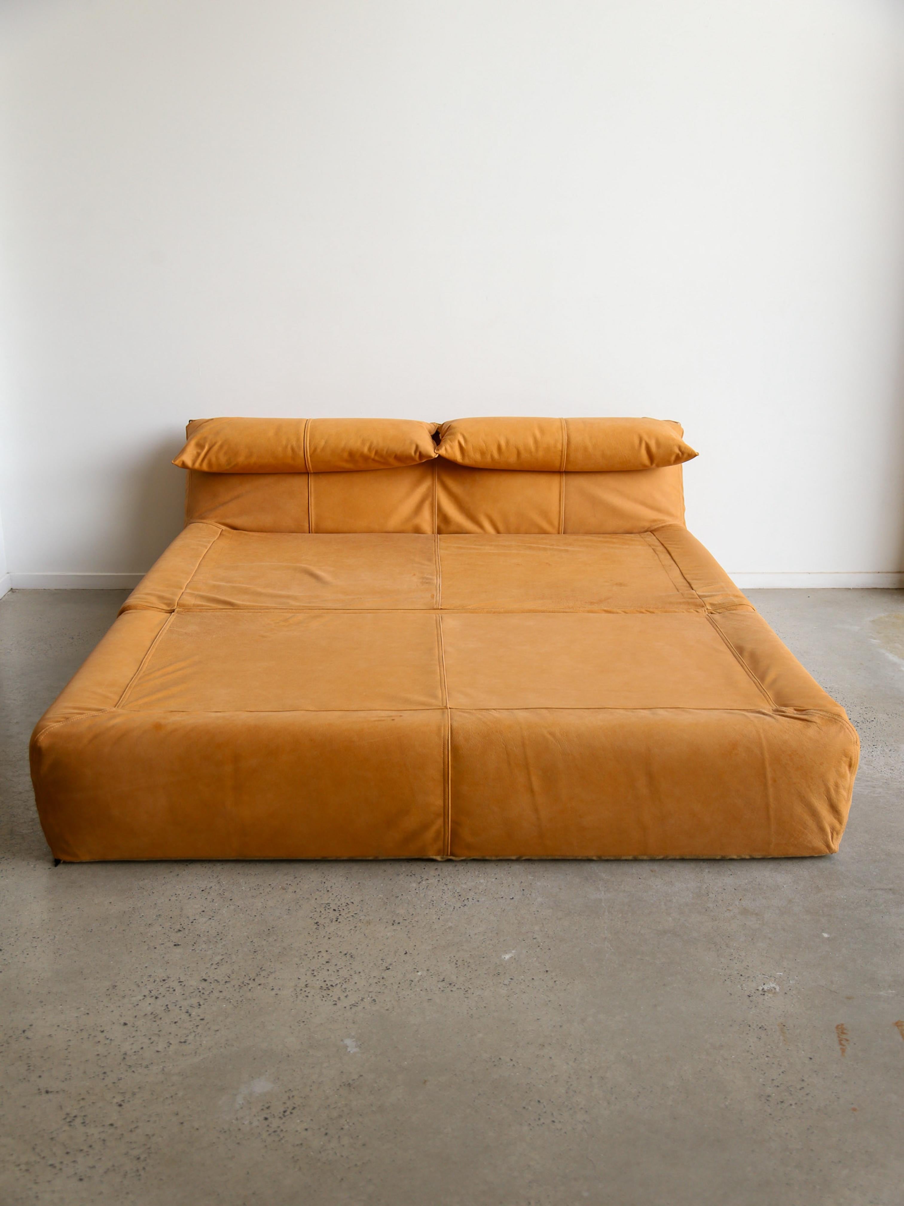 Bamboletto by Mario Bellini for B&B Italia in Cognac Leather 1970s For Sale 13