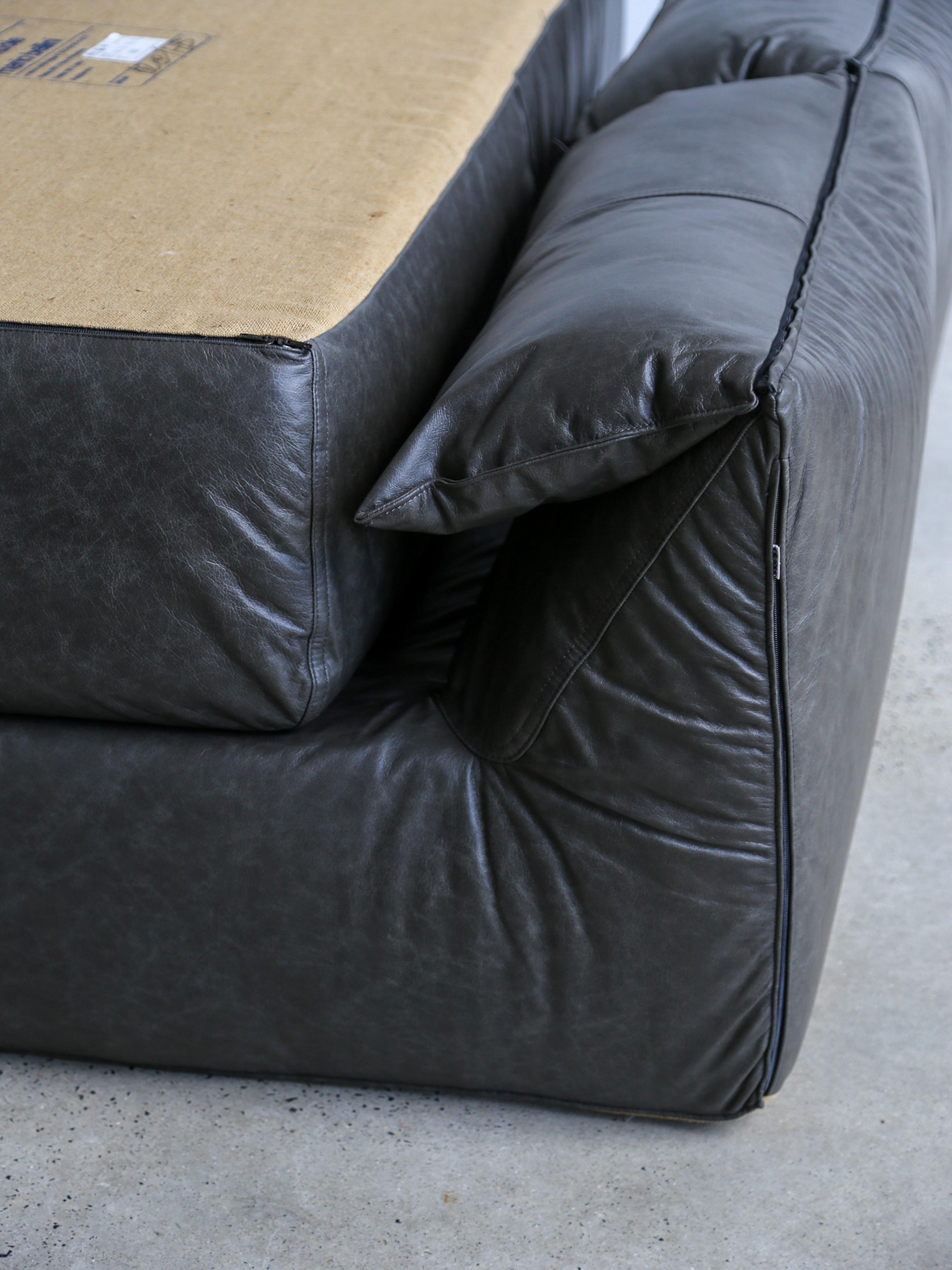 Mid-Century moderno Bamboletto di Mario Bellini per B&B Italia in pelle smerigliata grigia anni '70 in vendita