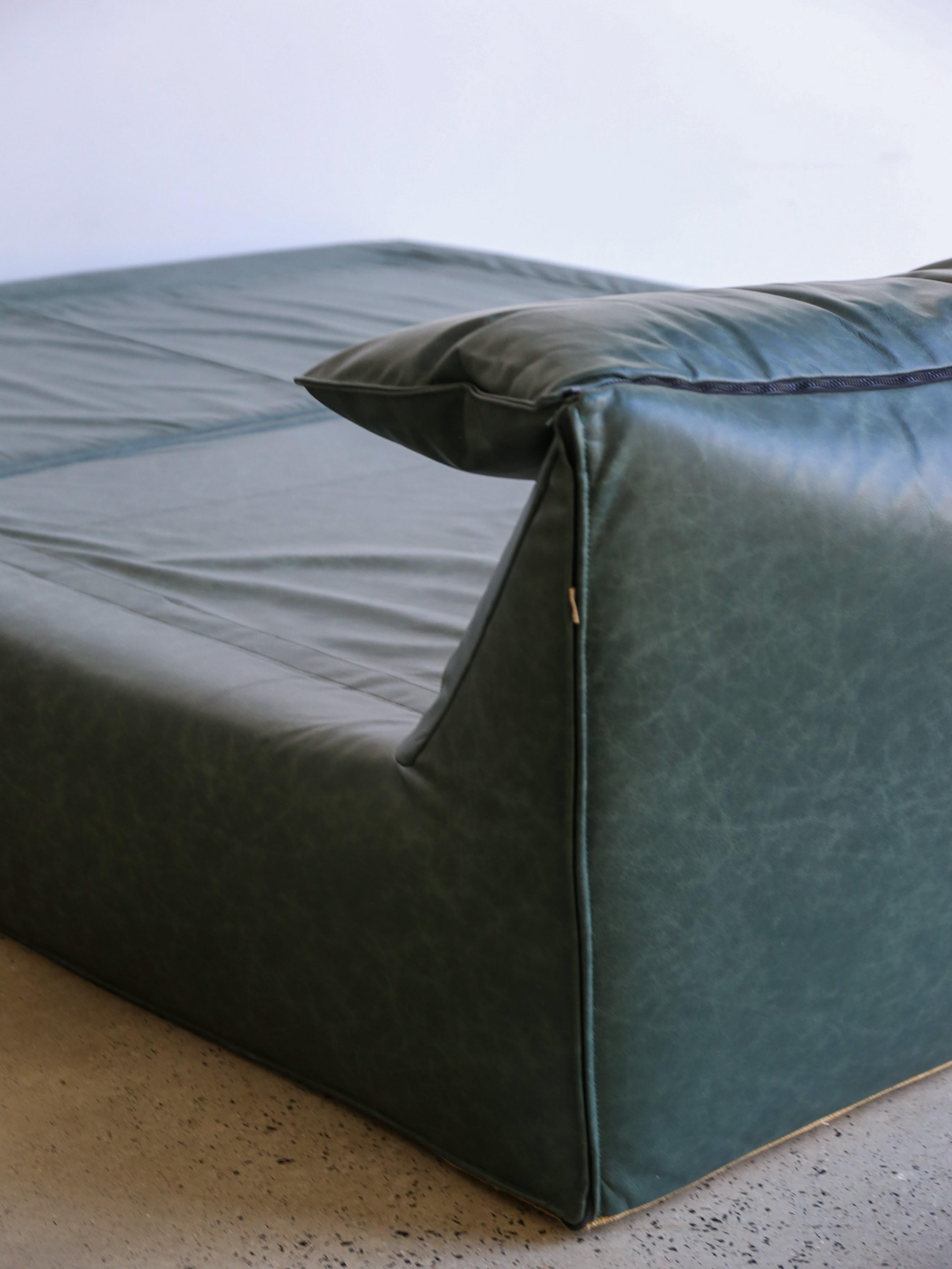 Bamboletto by Mario Bellini for B&B Italia in Light Grey Frosted Leather 1970s For Sale 7