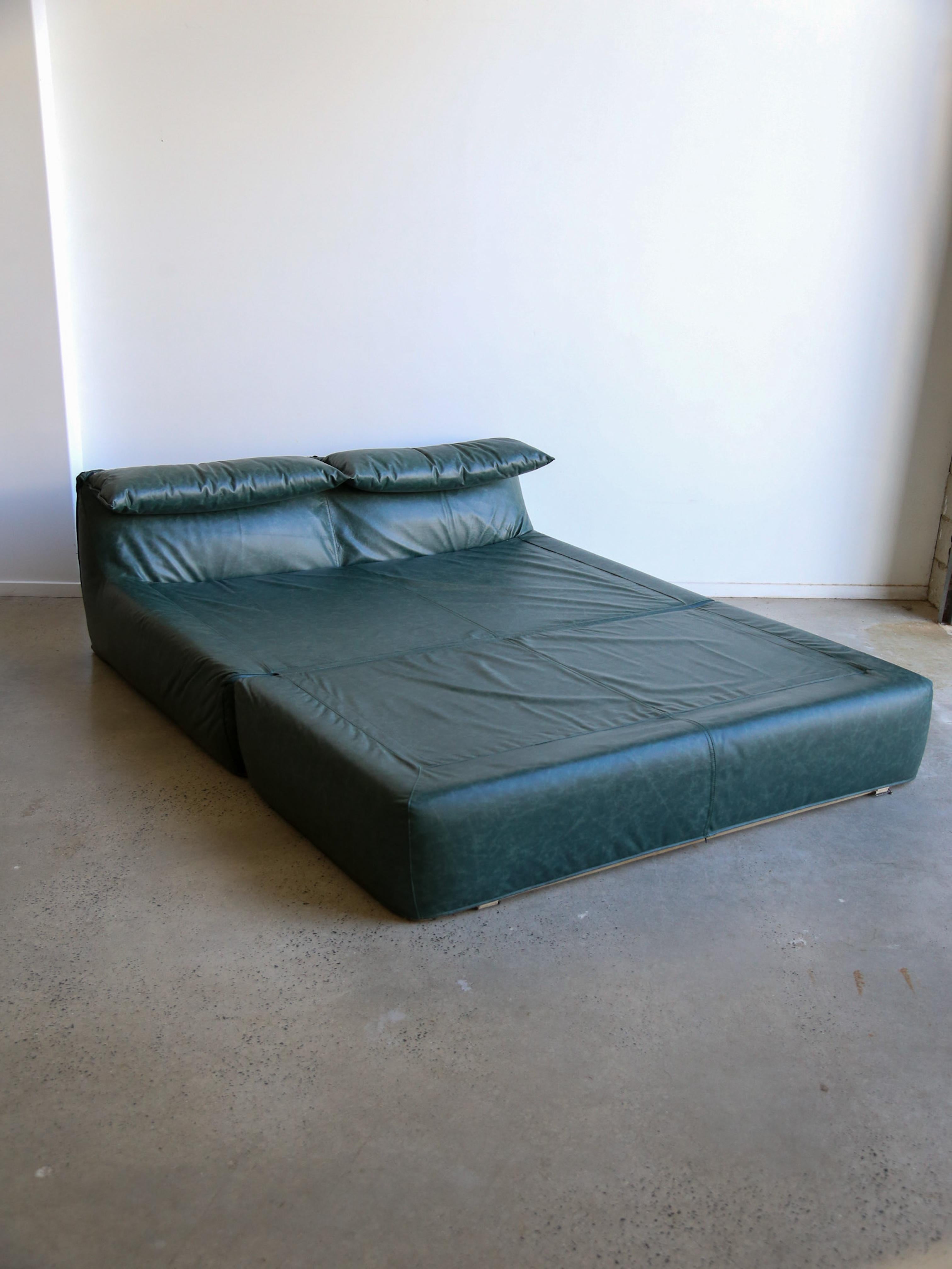 Bamboletto by Mario Bellini for B&B Italia in Light Grey Frosted Leather 1970s For Sale 11