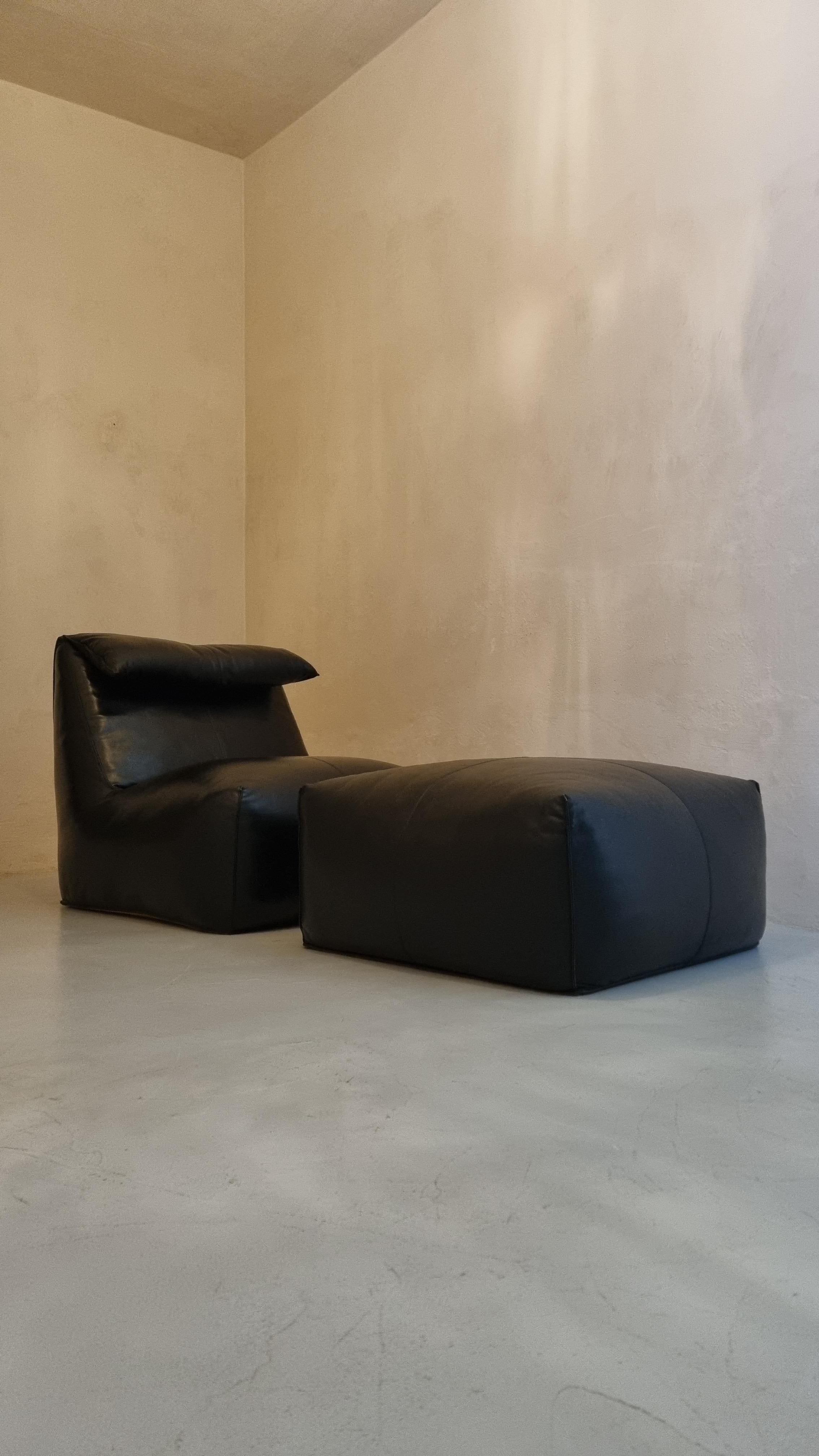 Bamboleuse and Bambouff designed by Mario Bellini for B&B Italia, 1970.
The Bambole series won the Compasso d'Oro award in 1979. 
Le Bambole is an iconic piece of Italian design. included in the permanent collection of the MoMA in New York, Timeless