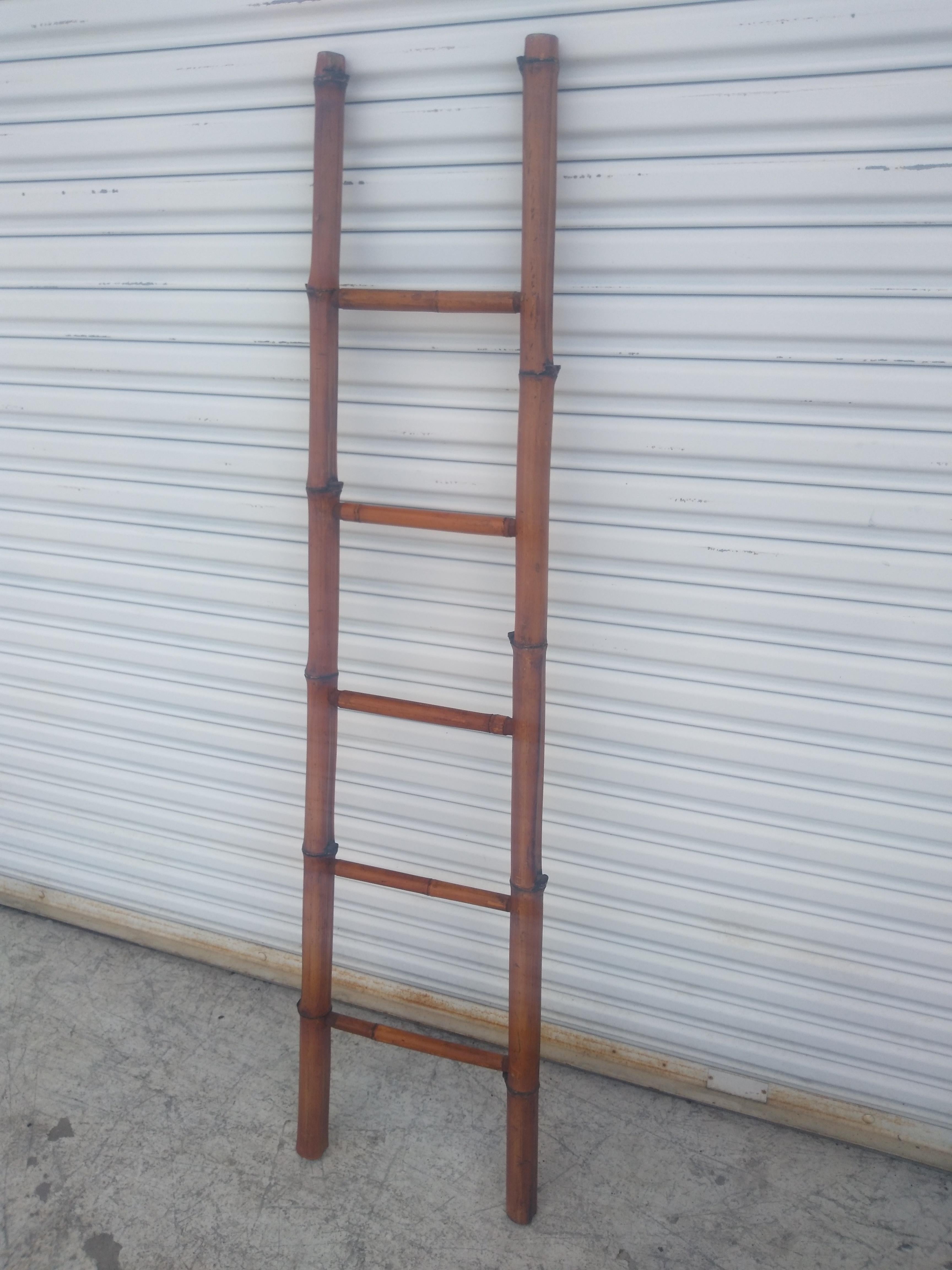 Echelle de 5 marches en bambou Bon état - En vente à Pasadena, TX
