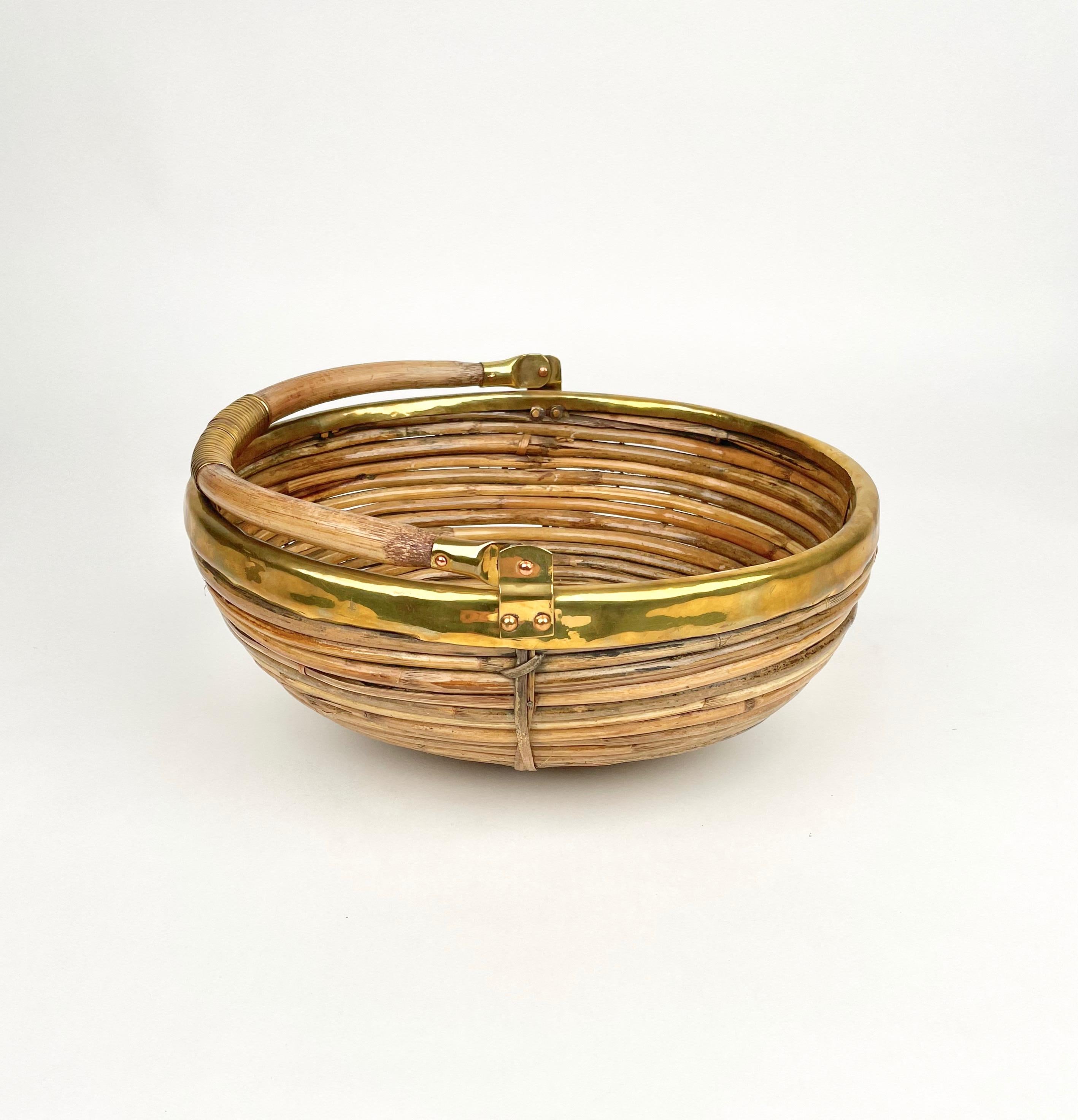 Mid-Century Modern Bamboo and Brass Basket Bowl with Handle, Italy, 1970s For Sale