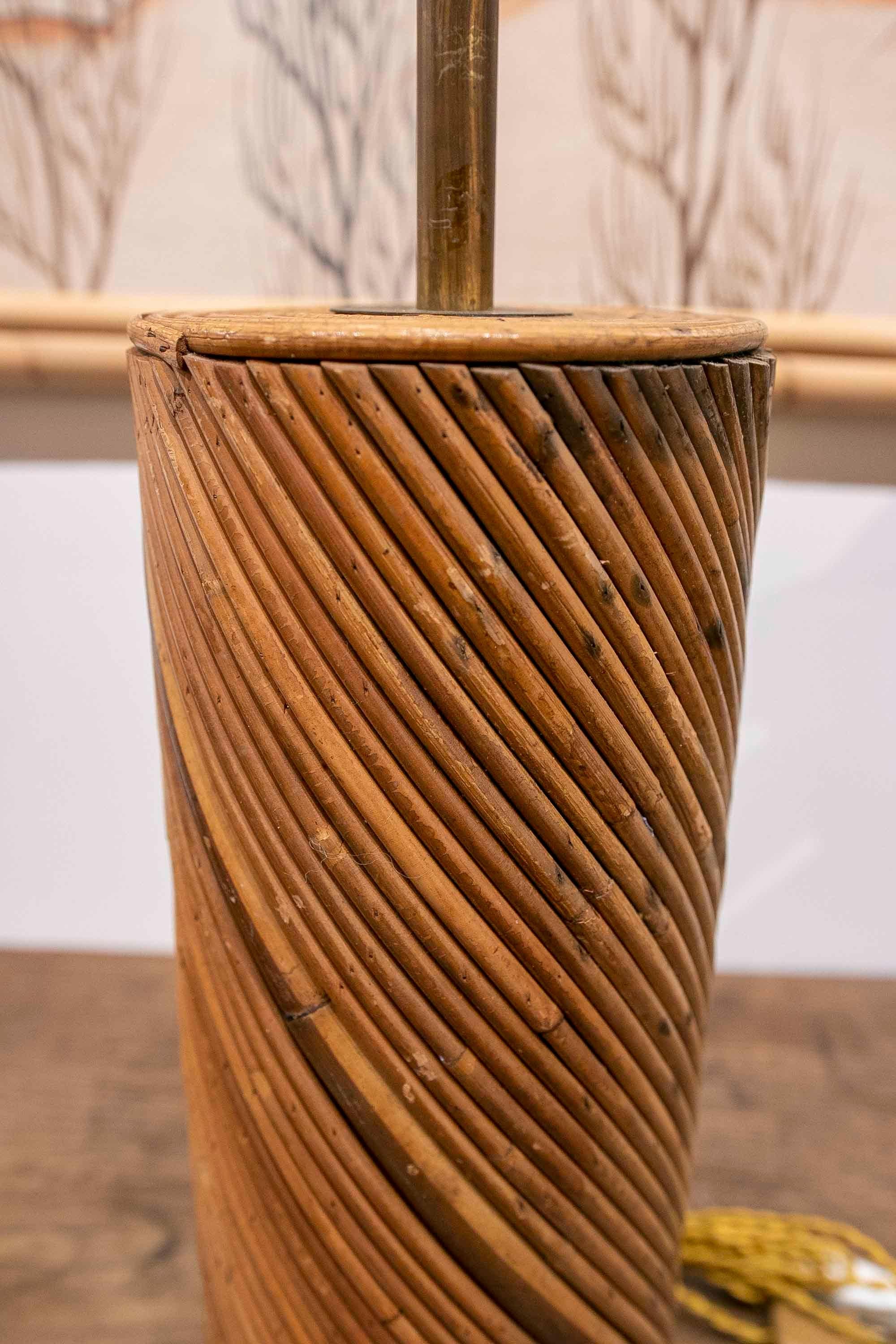 Tischlampe aus Bambus und Messing mit runder Form im Angebot 2