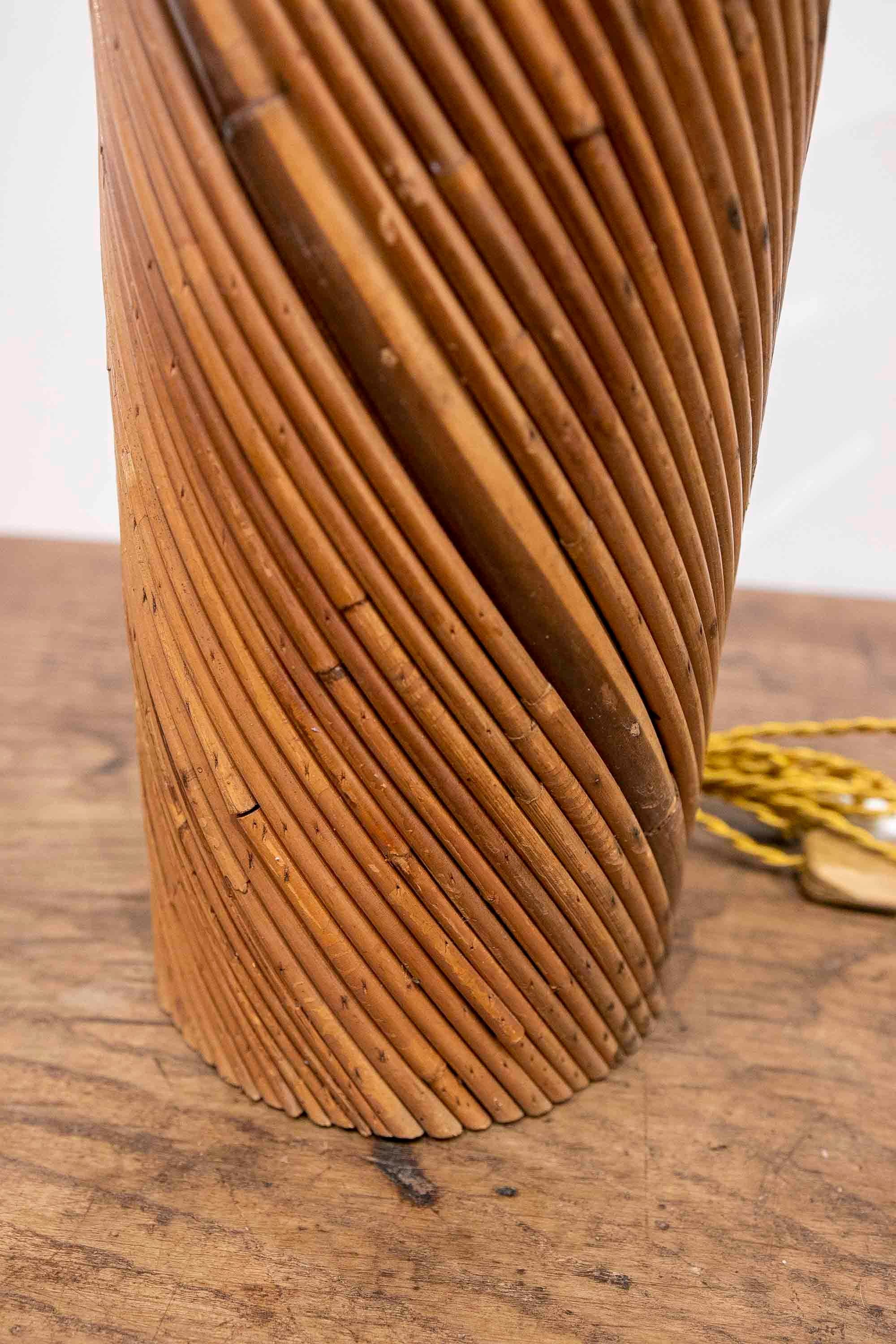 Tischlampe aus Bambus und Messing mit runder Form im Angebot 3