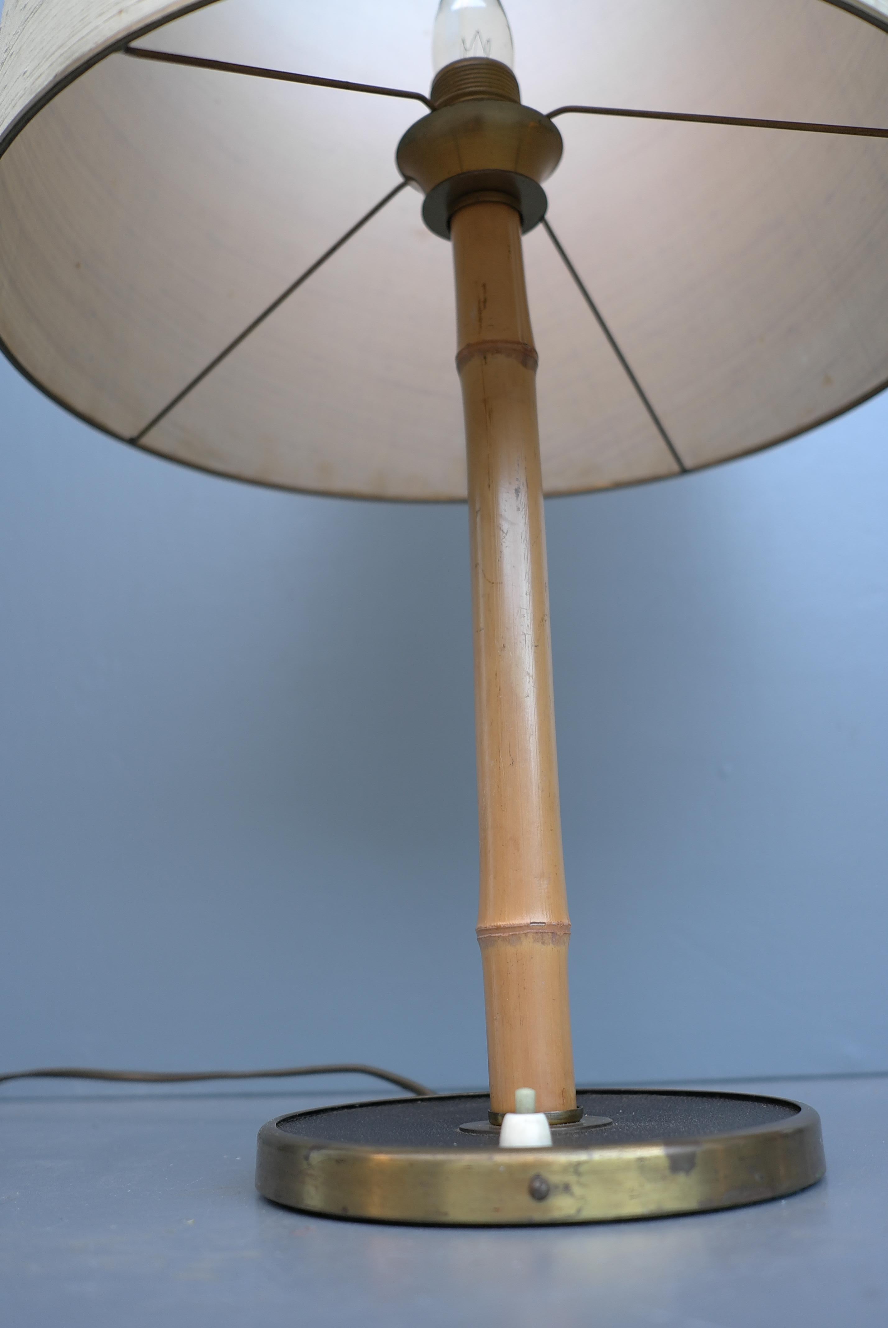 Bamboo and Brass Table Lamp with Silk Shade, Austria 1950's In Good Condition For Sale In Den Haag, NL