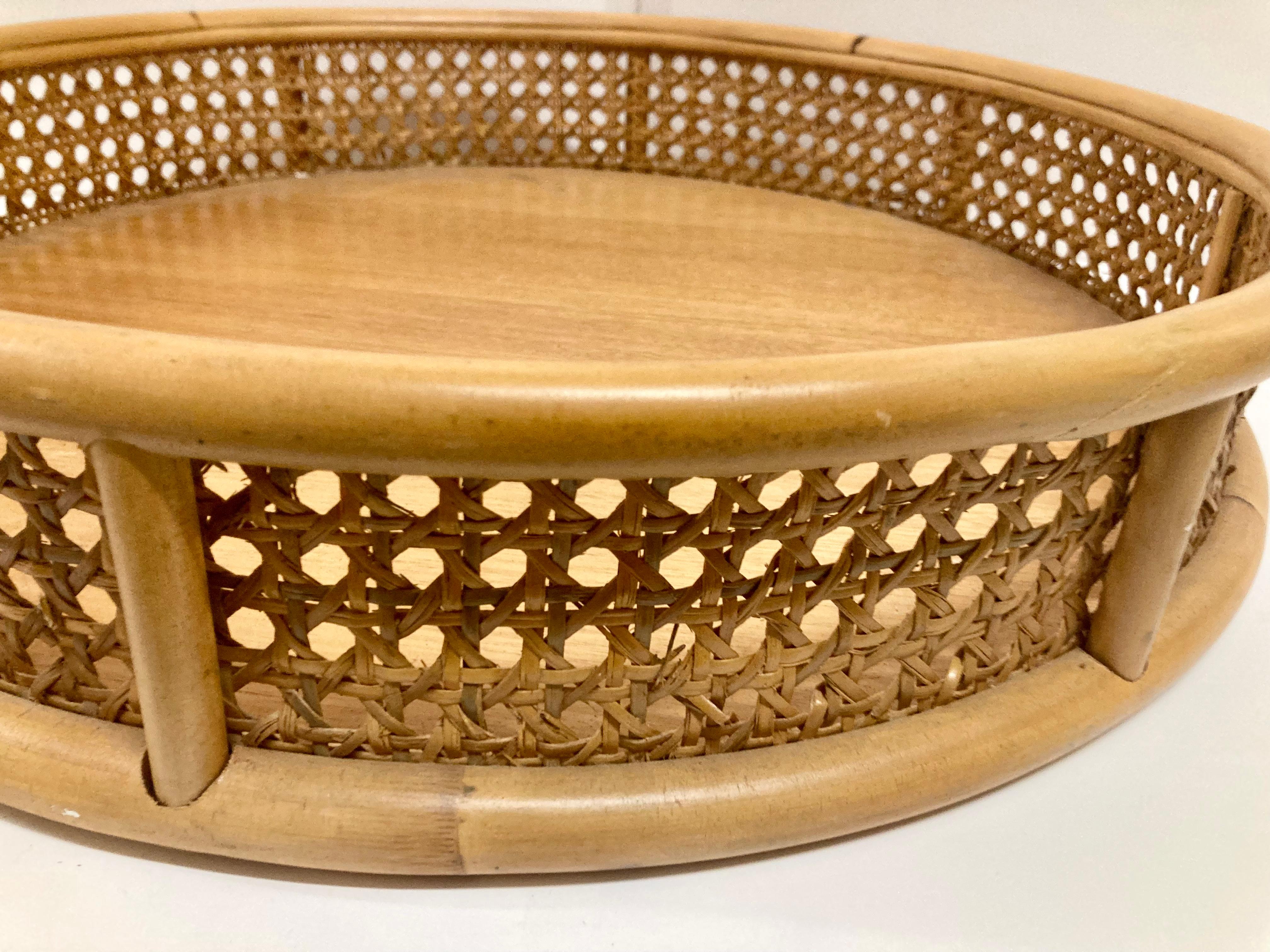 Plateau de service rond en bambou et canne en vente 2