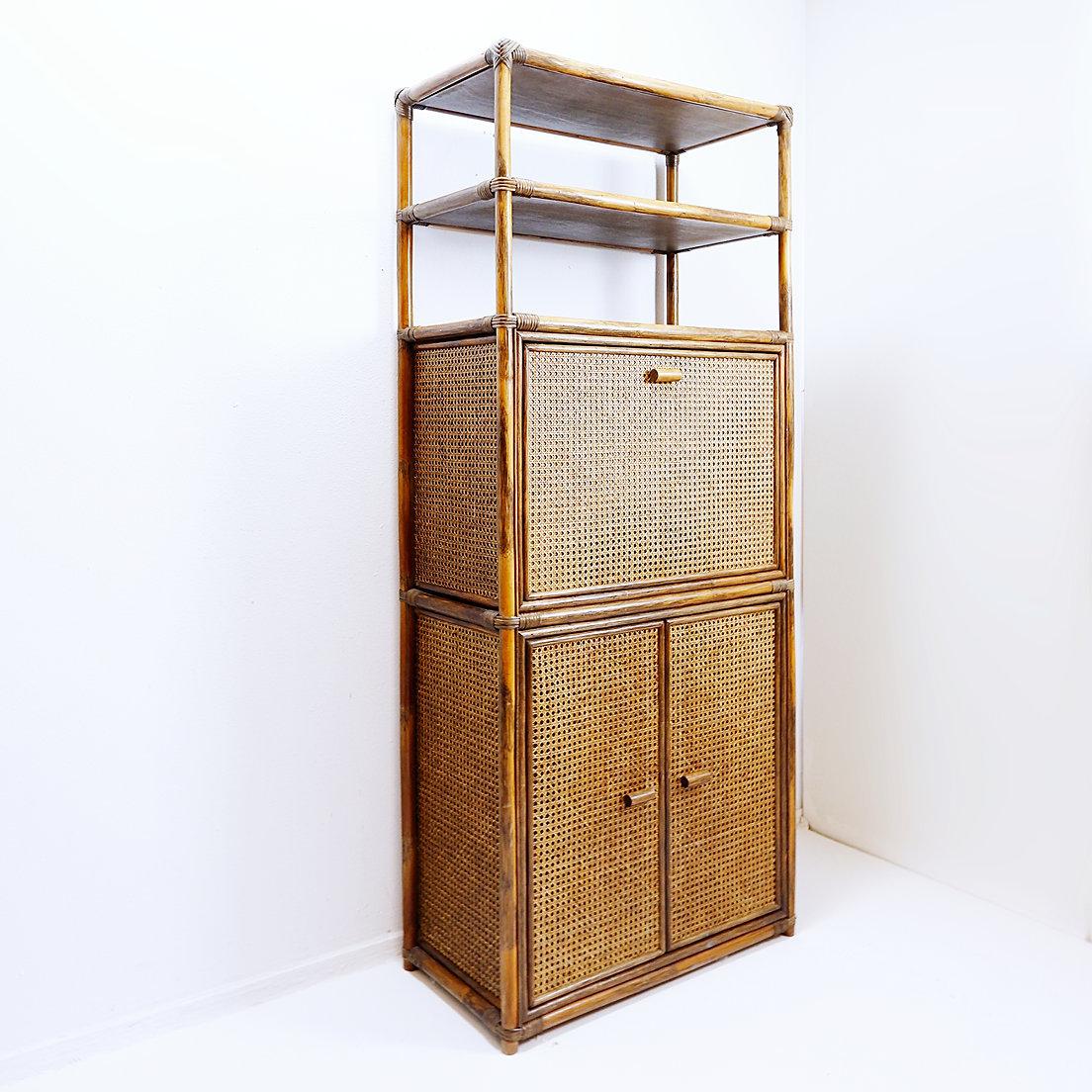 Mid-Century Modern Bamboo and cane shelf/Bar from the 70s For Sale